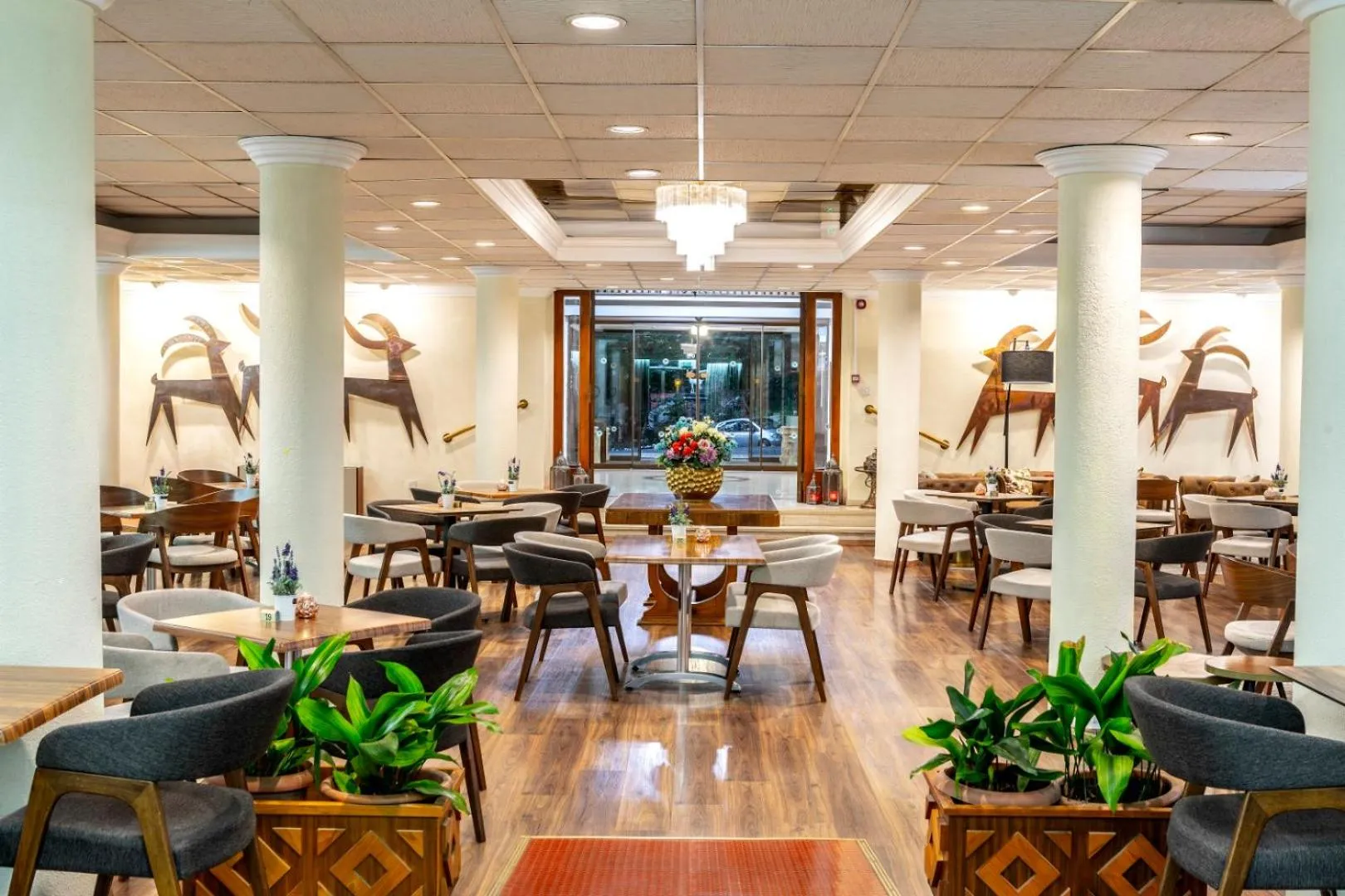 Lounge or bar in Forest Park Hotel