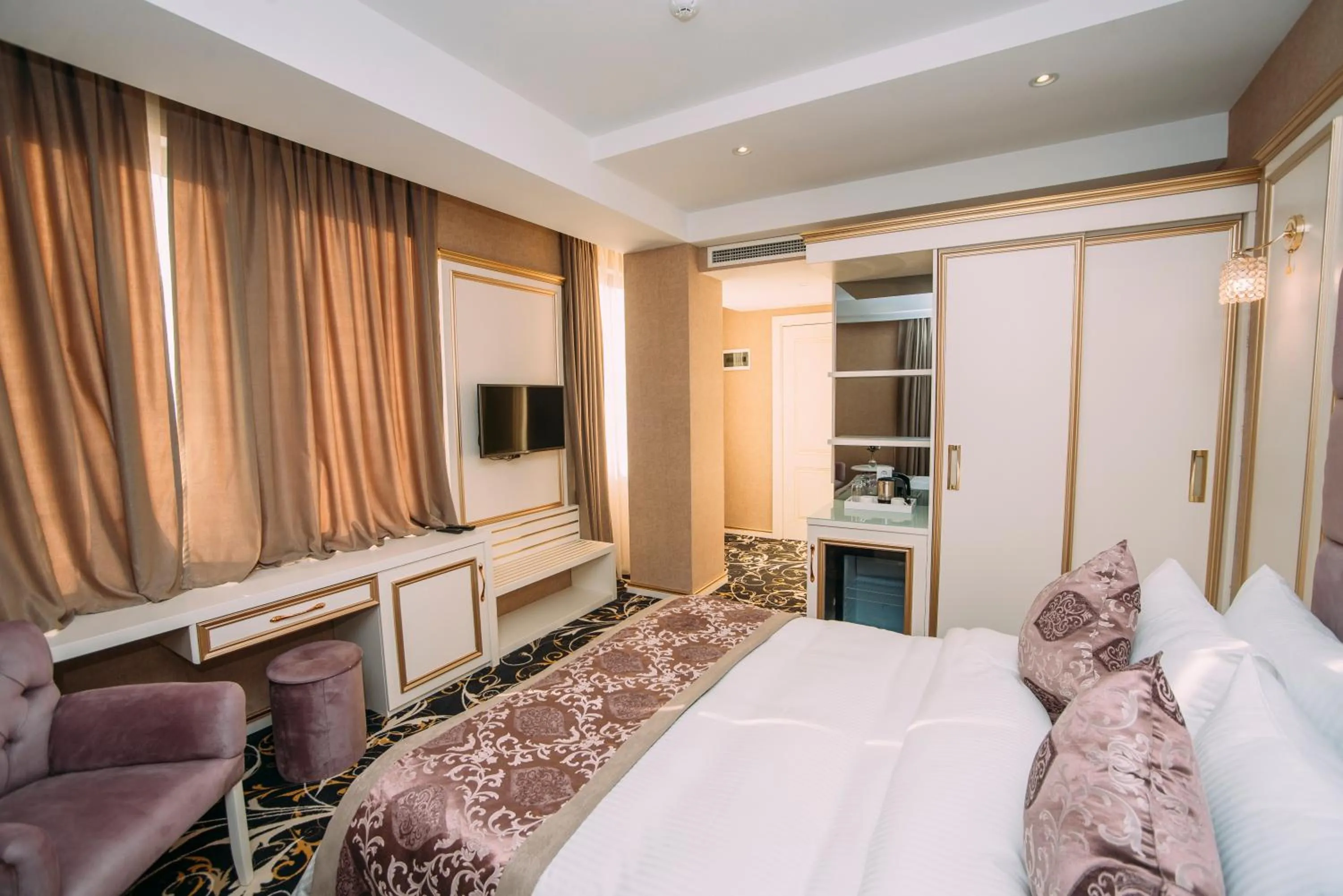 Photo of the whole room, Bed in Gold Tbilisi Hotel