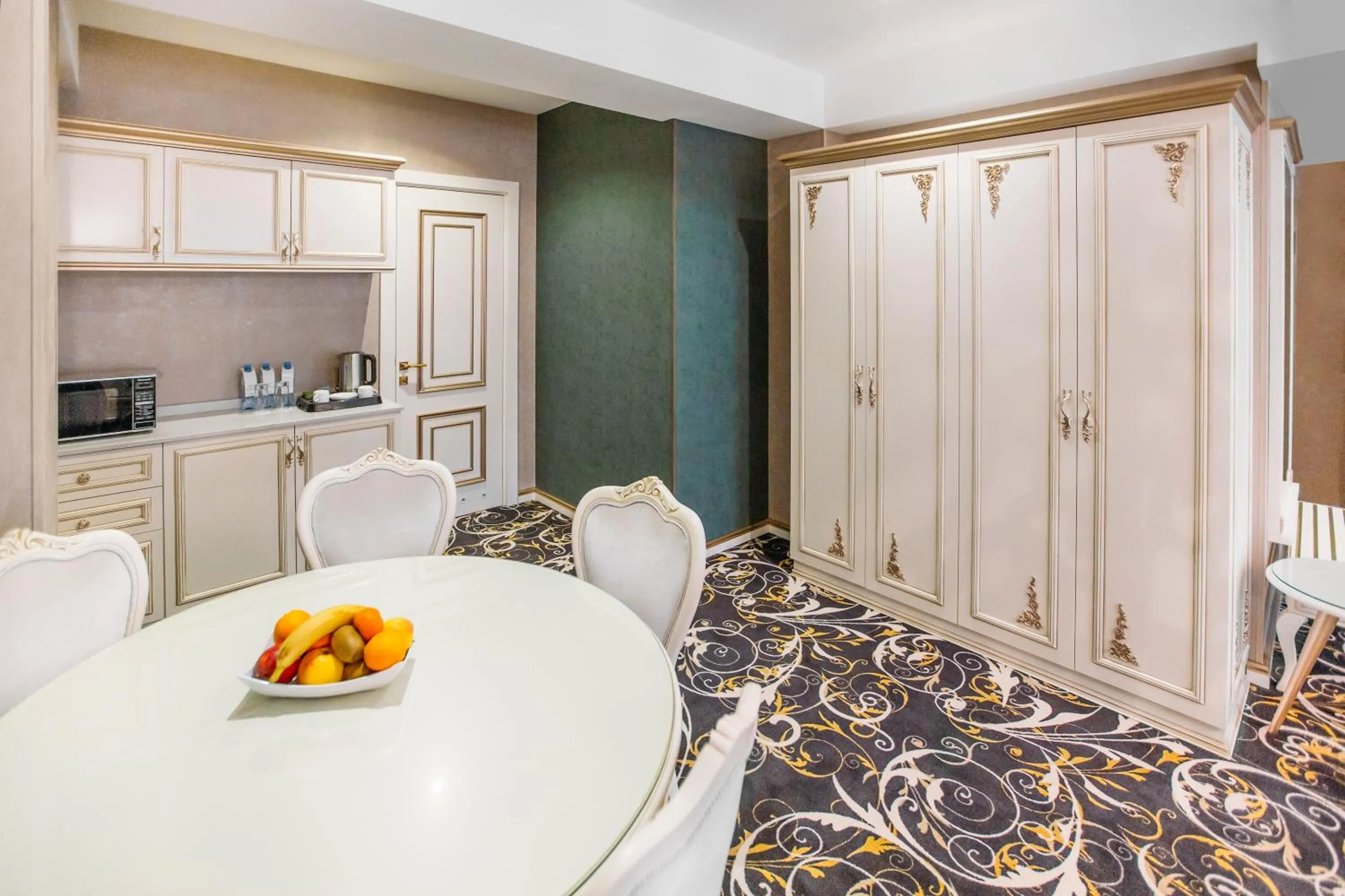 Coffee/tea facilities in Gold Tbilisi Hotel