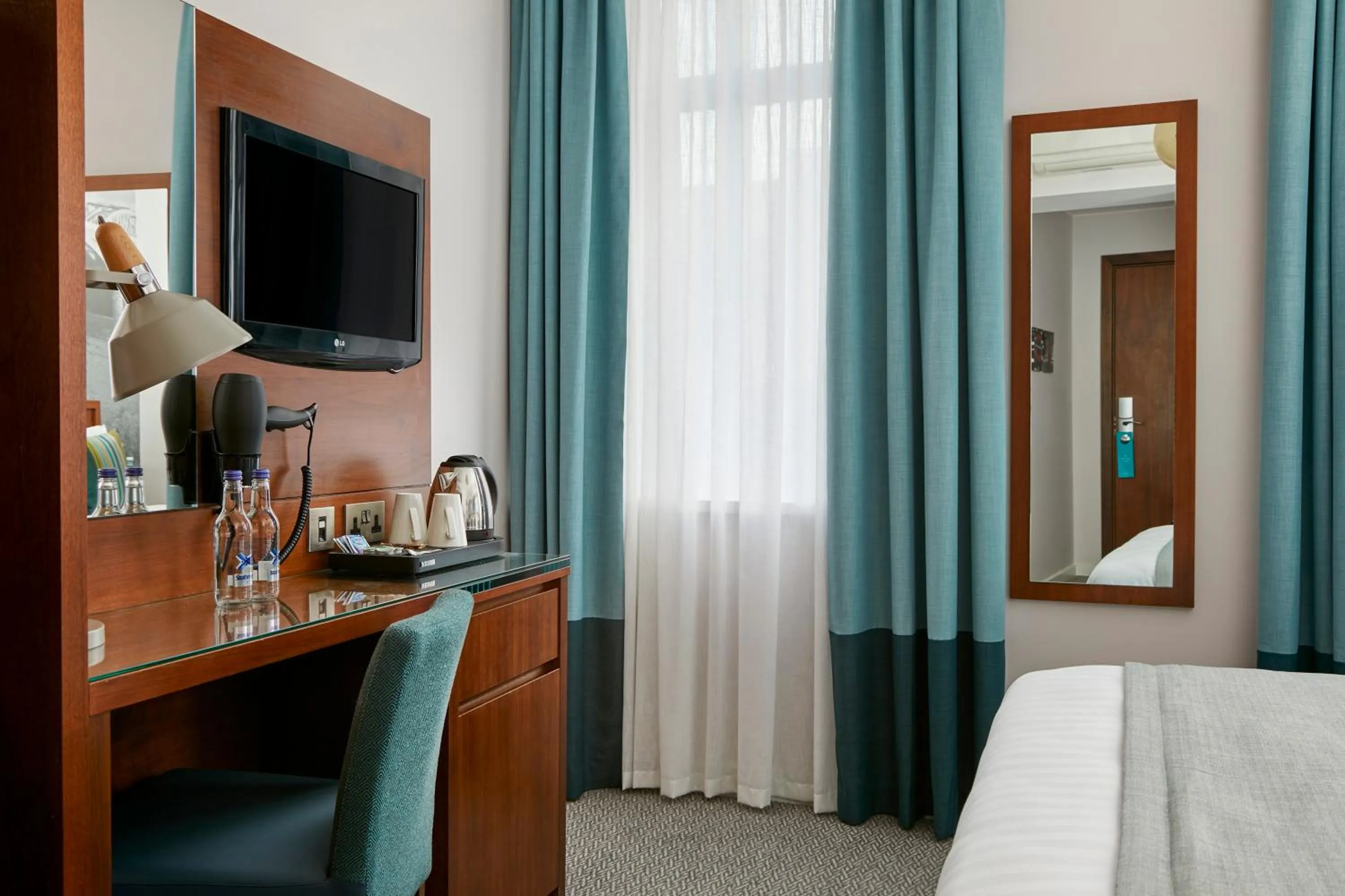 Coffee/tea facilities, Bed in Seraphine Hammersmith Hotel