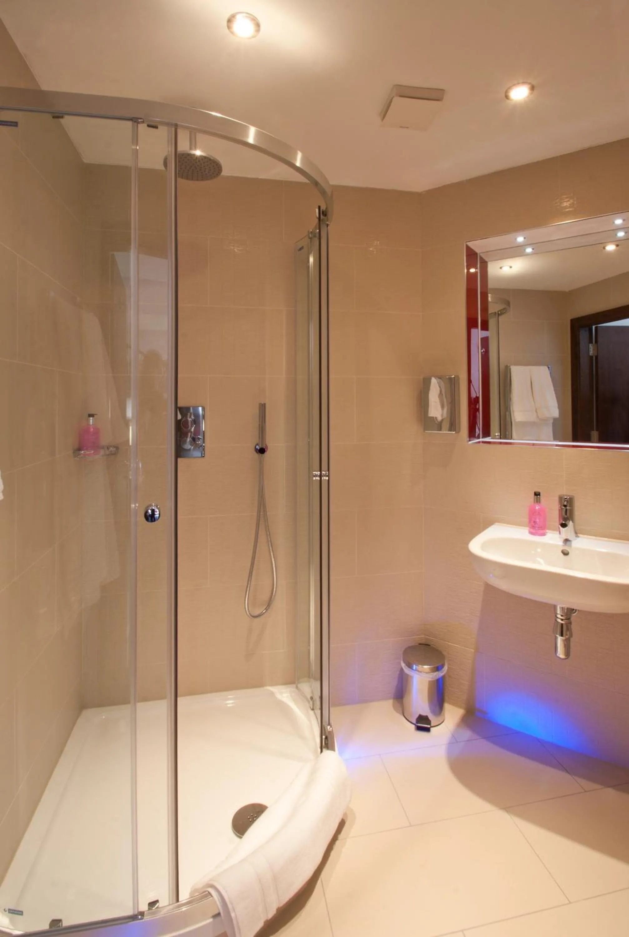 Shower in Seraphine Hammersmith Hotel