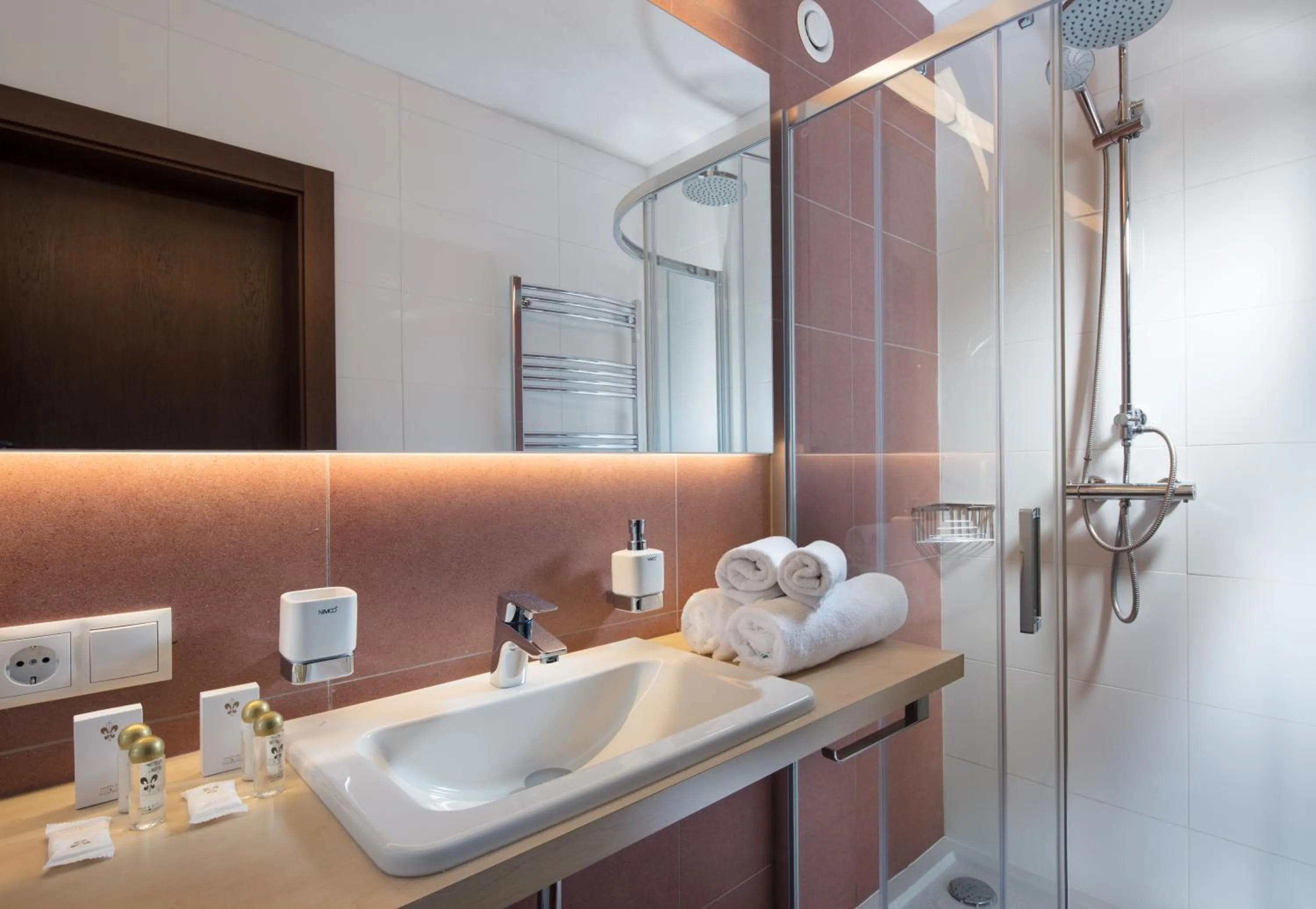 Shower in Hotel Höhlenstein