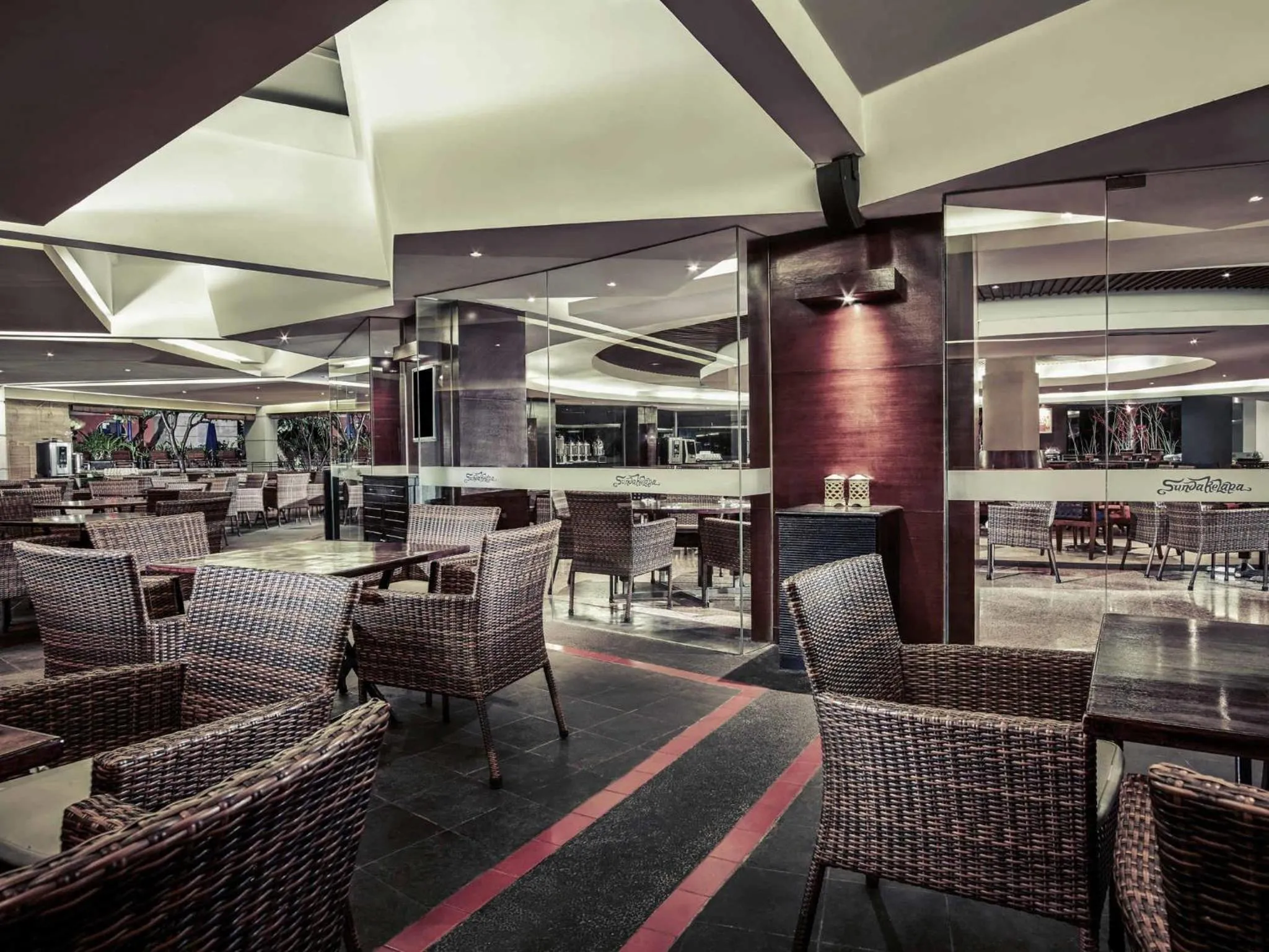 Restaurant/places to eat in Mercure Convention Center Ancol