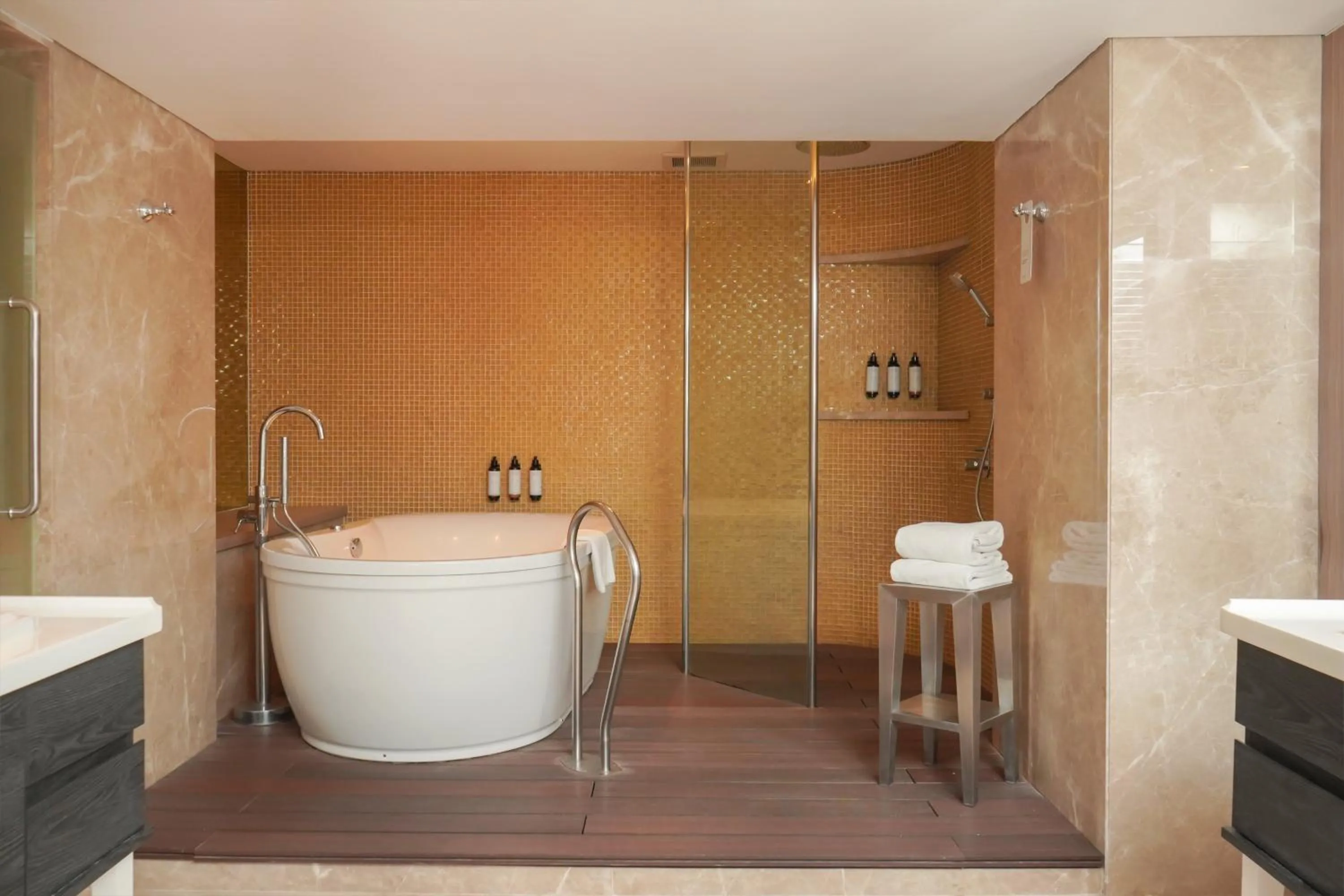 Bath in Mercure Convention Center Ancol