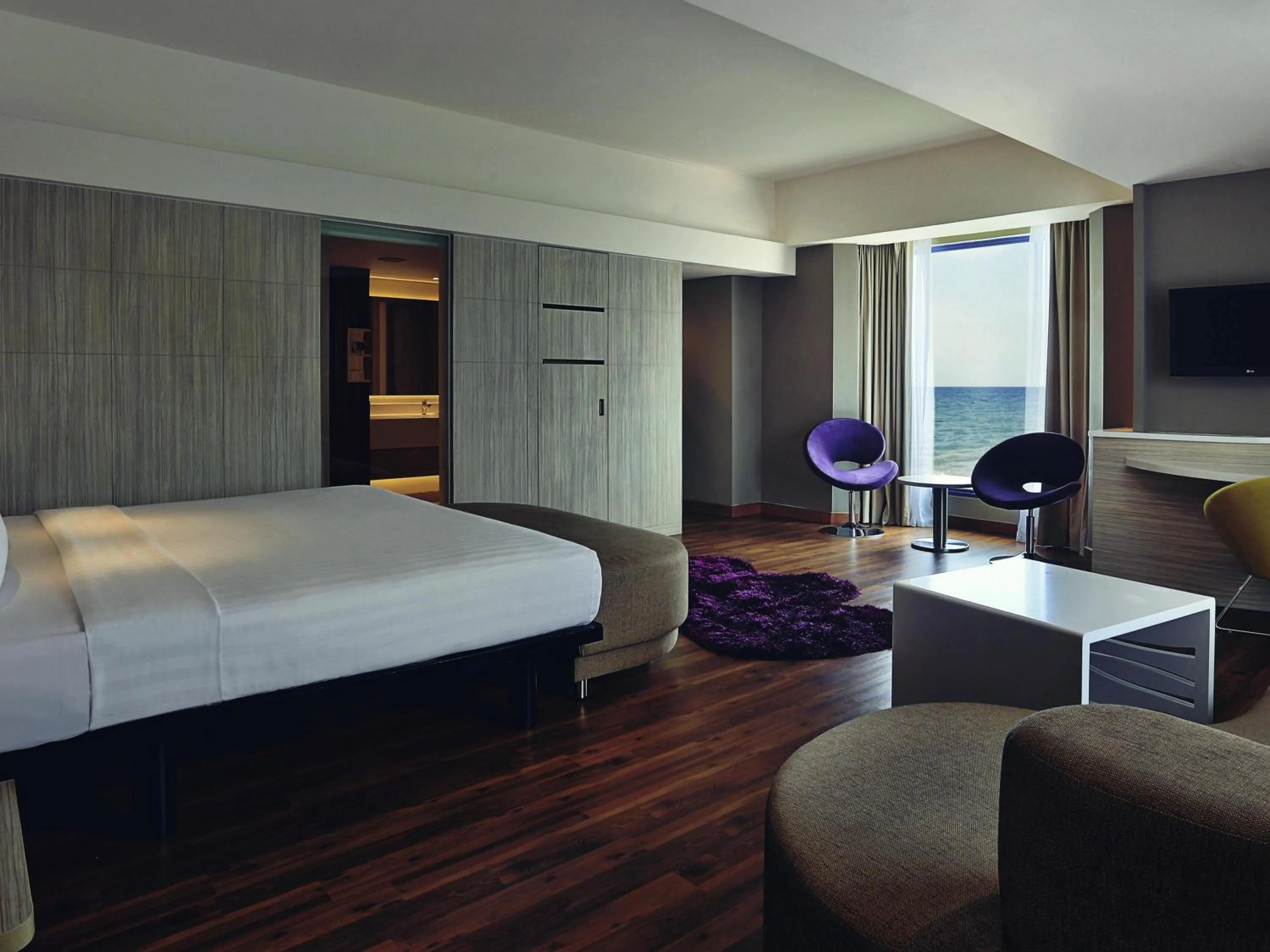 Executive King Room with Sea View in Mercure Convention Center Ancol