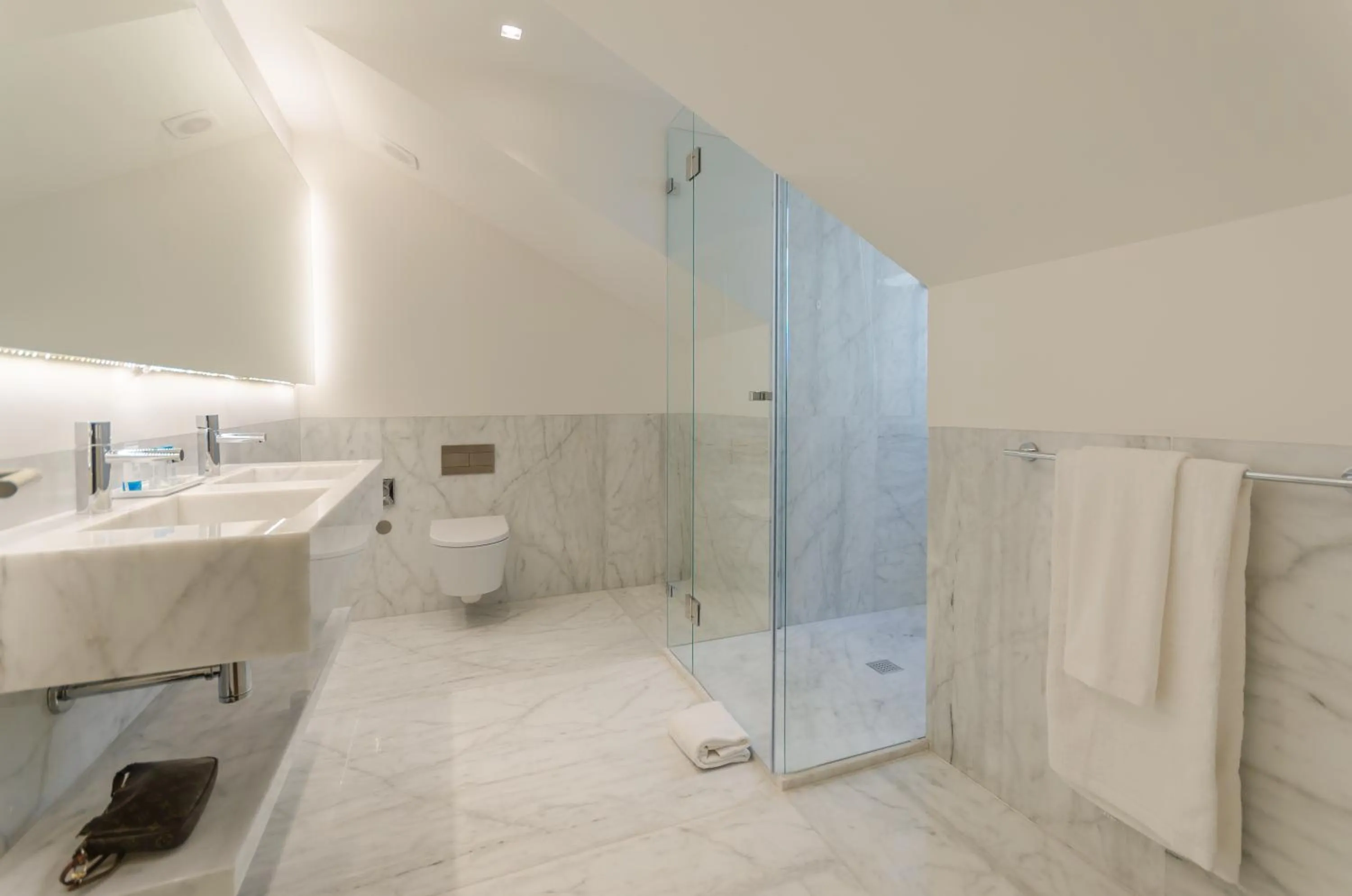 Shower in Hotel da Baixa