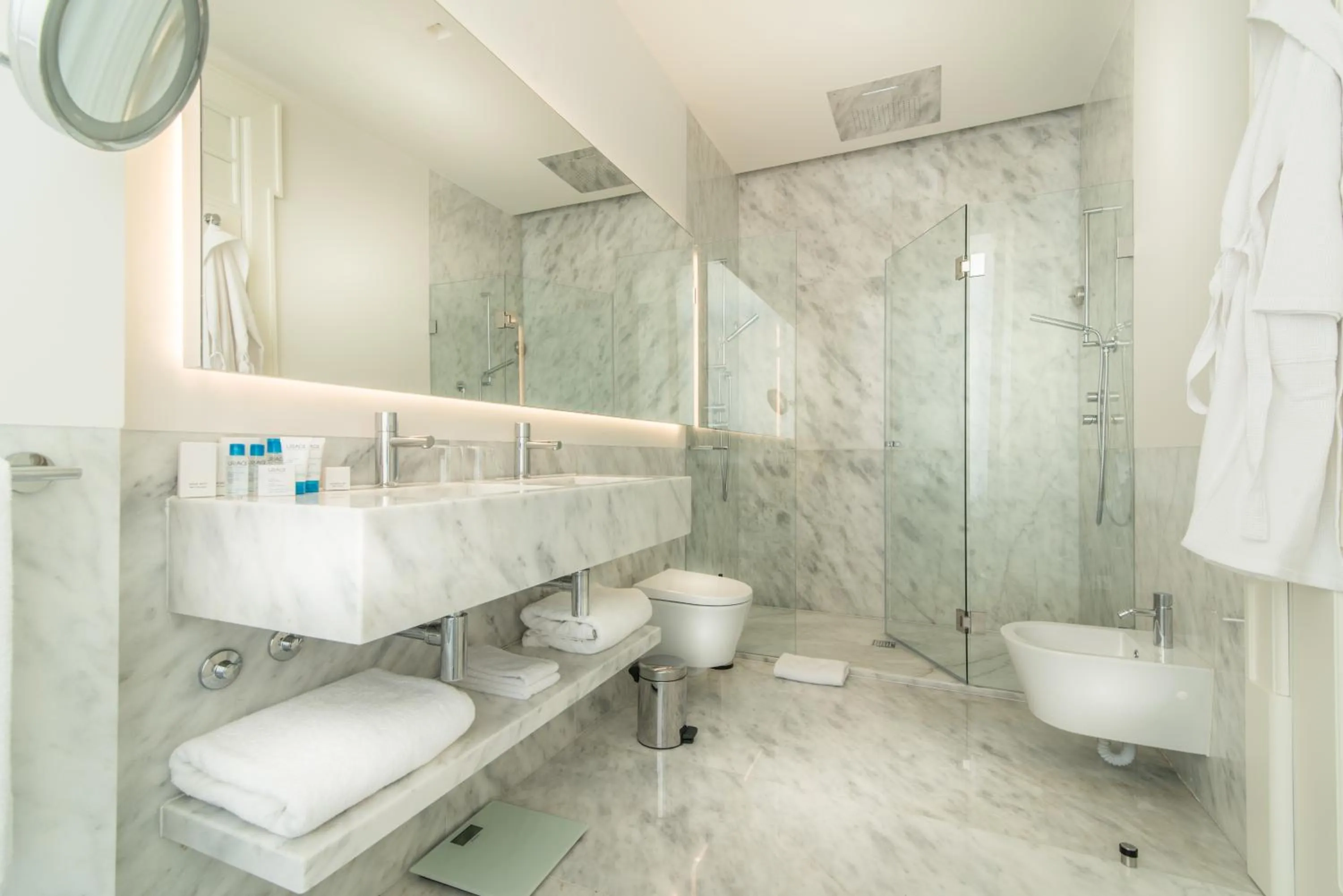 Shower in Hotel da Baixa