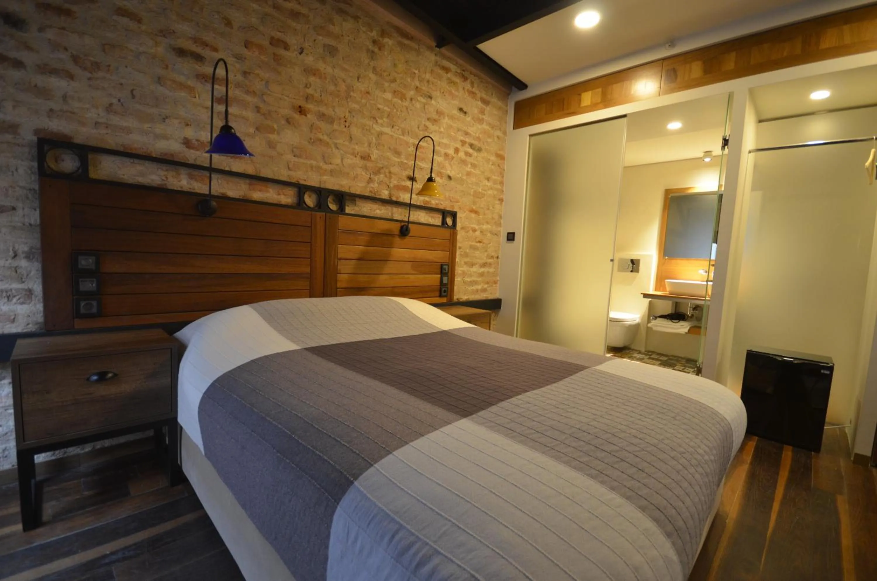 Bed in Ünver Galata Apart