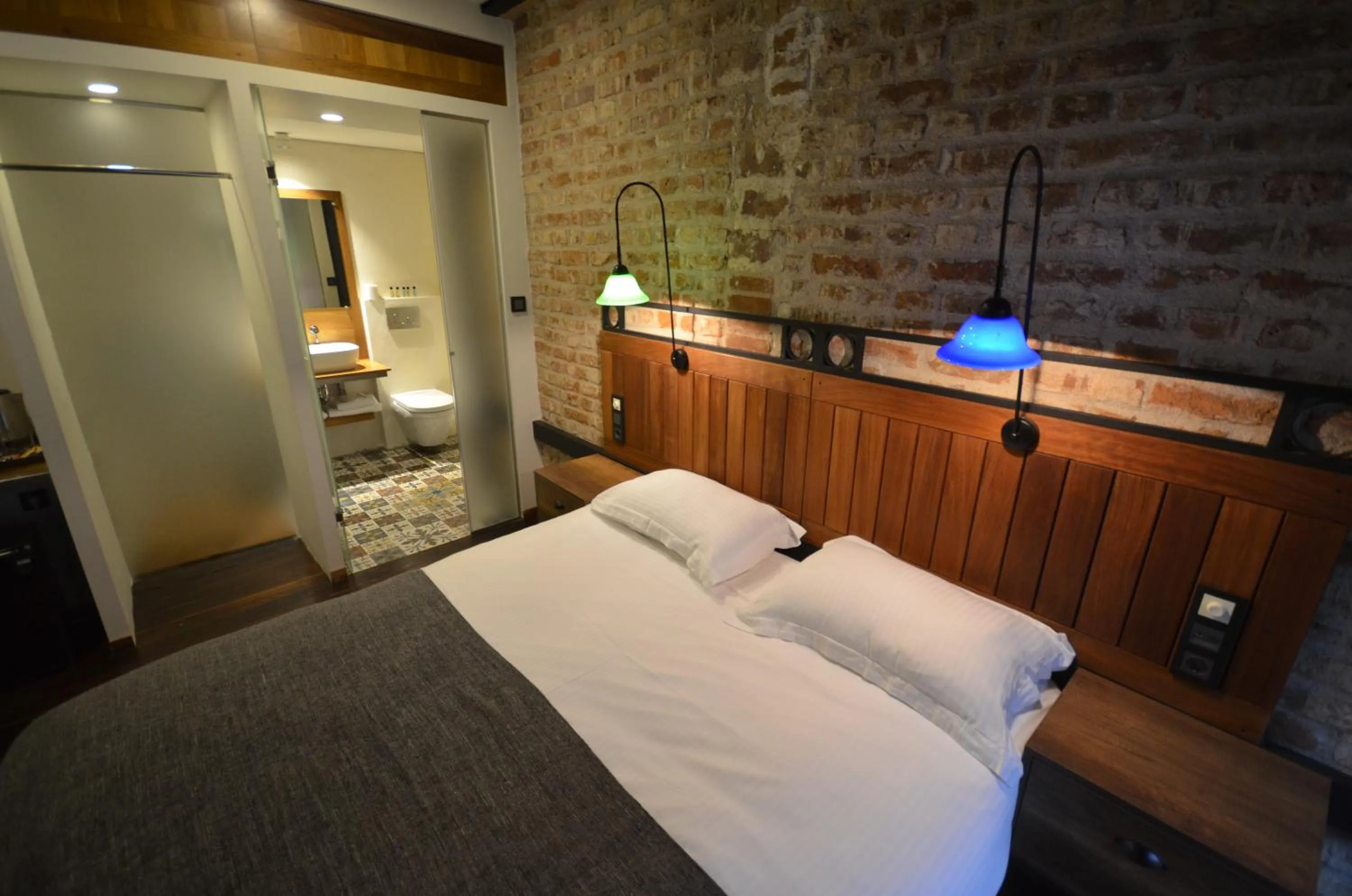 Bed in Ünver Galata Apart