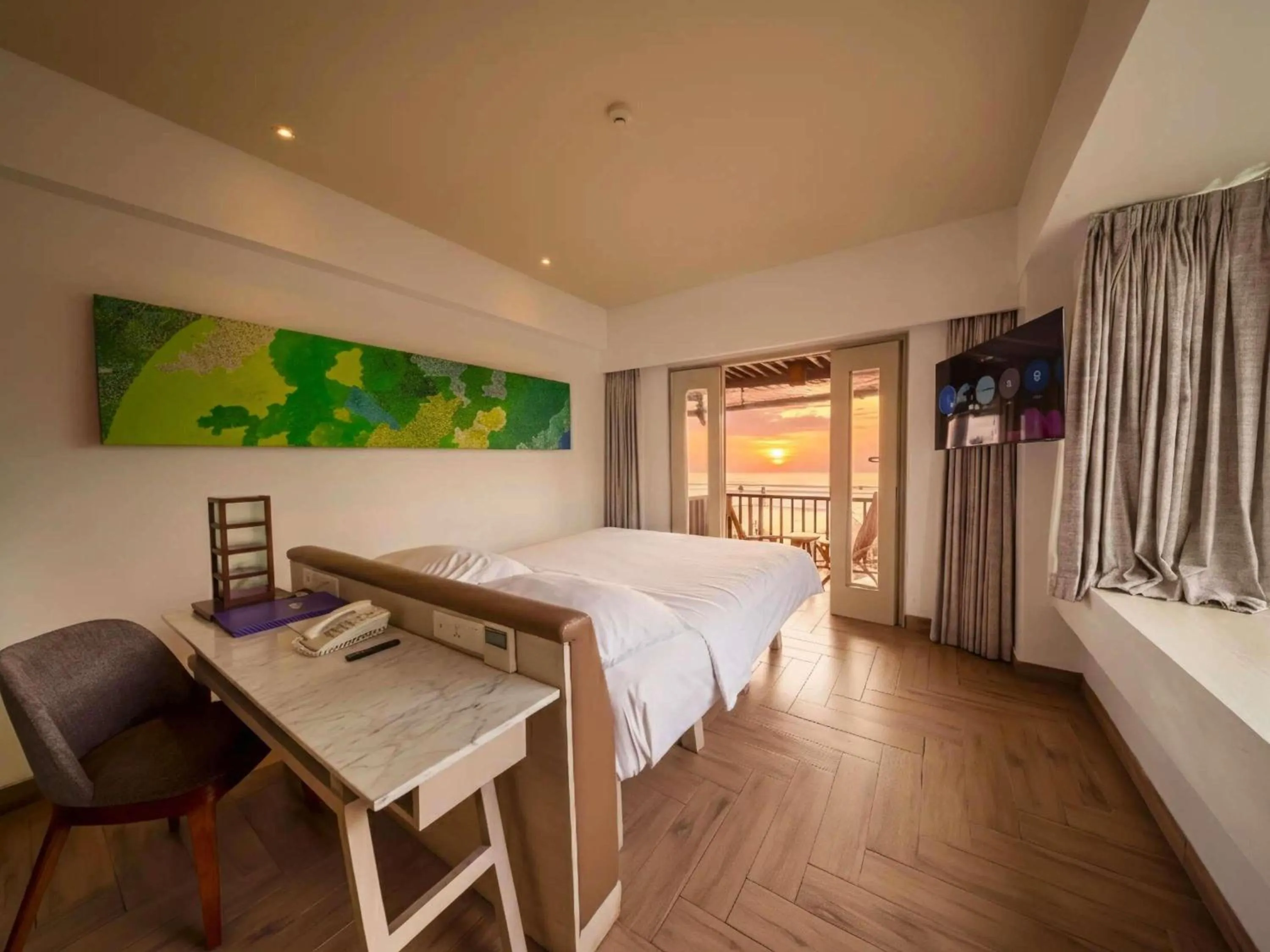 Bedroom, Bed in Mercure Kuta Bali