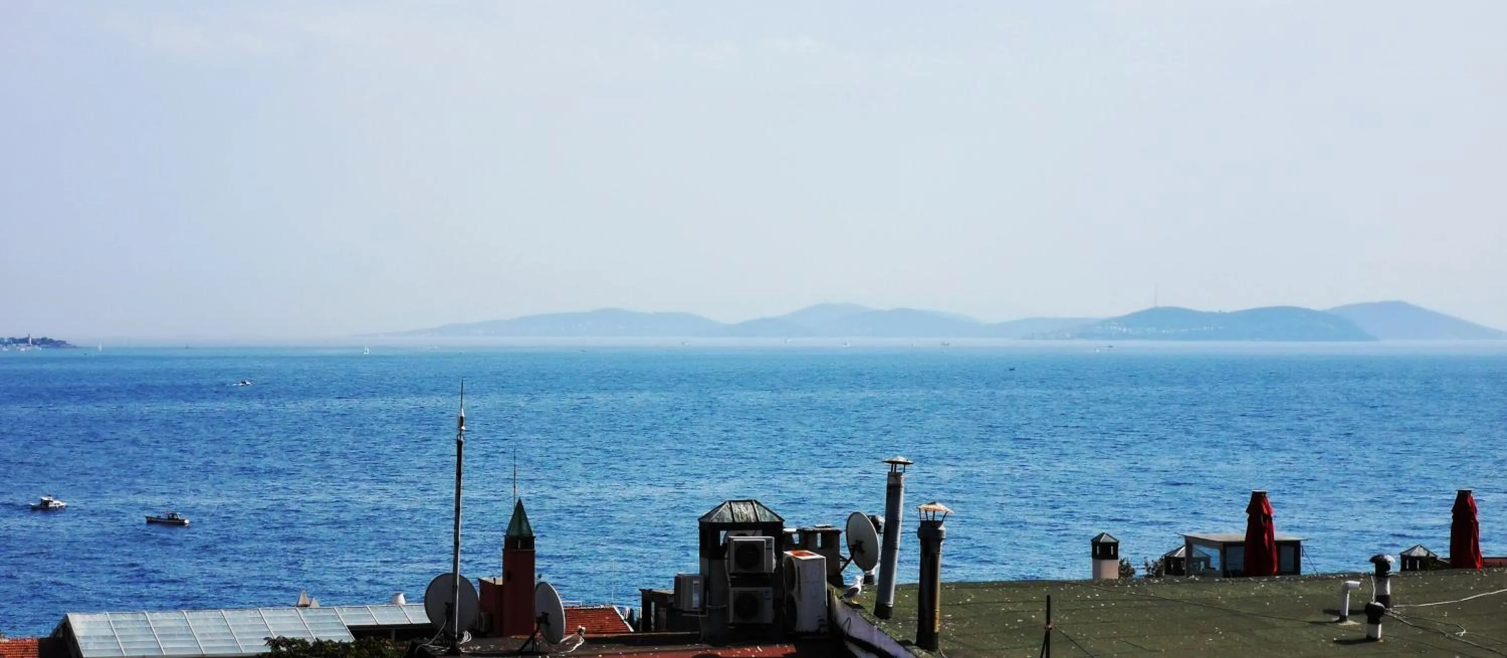 Restaurant/places to eat in Hotel Broken Column