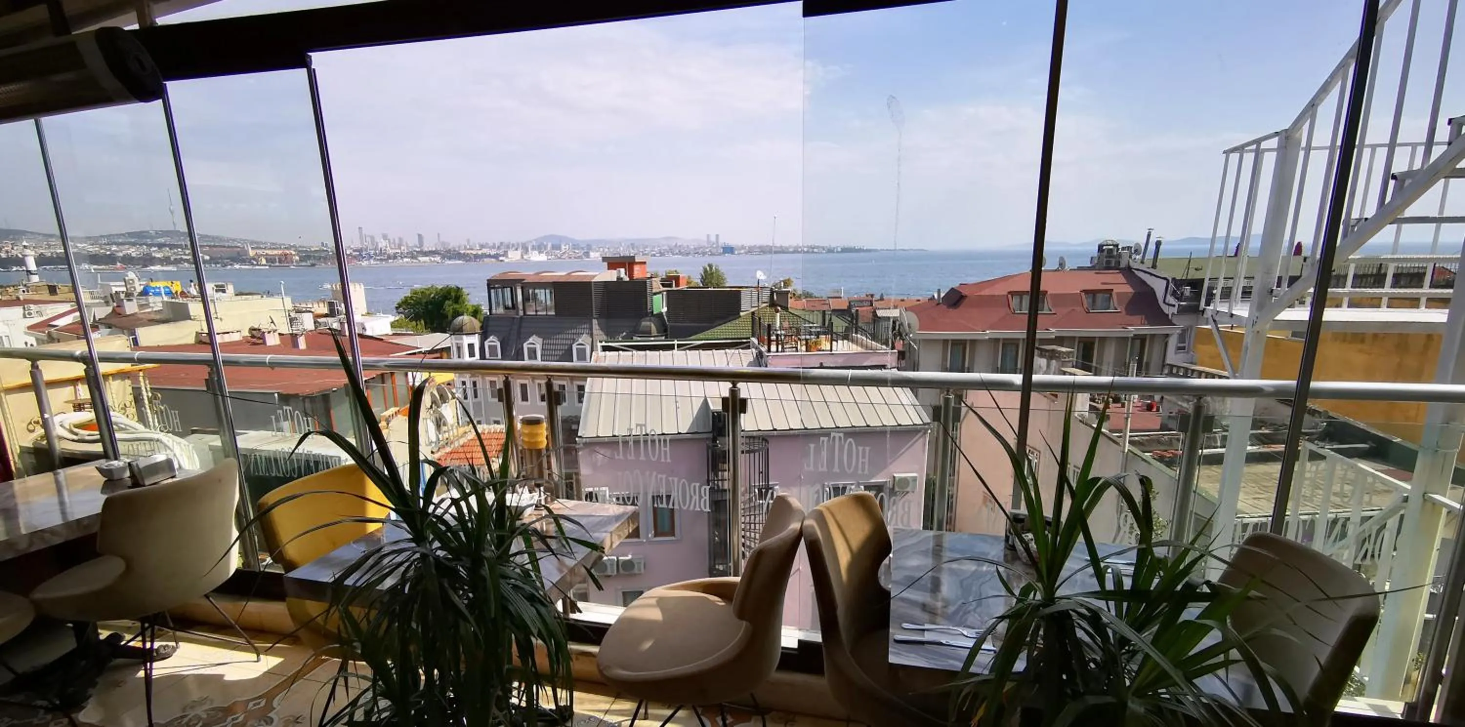 Sea view in Hotel Broken Column