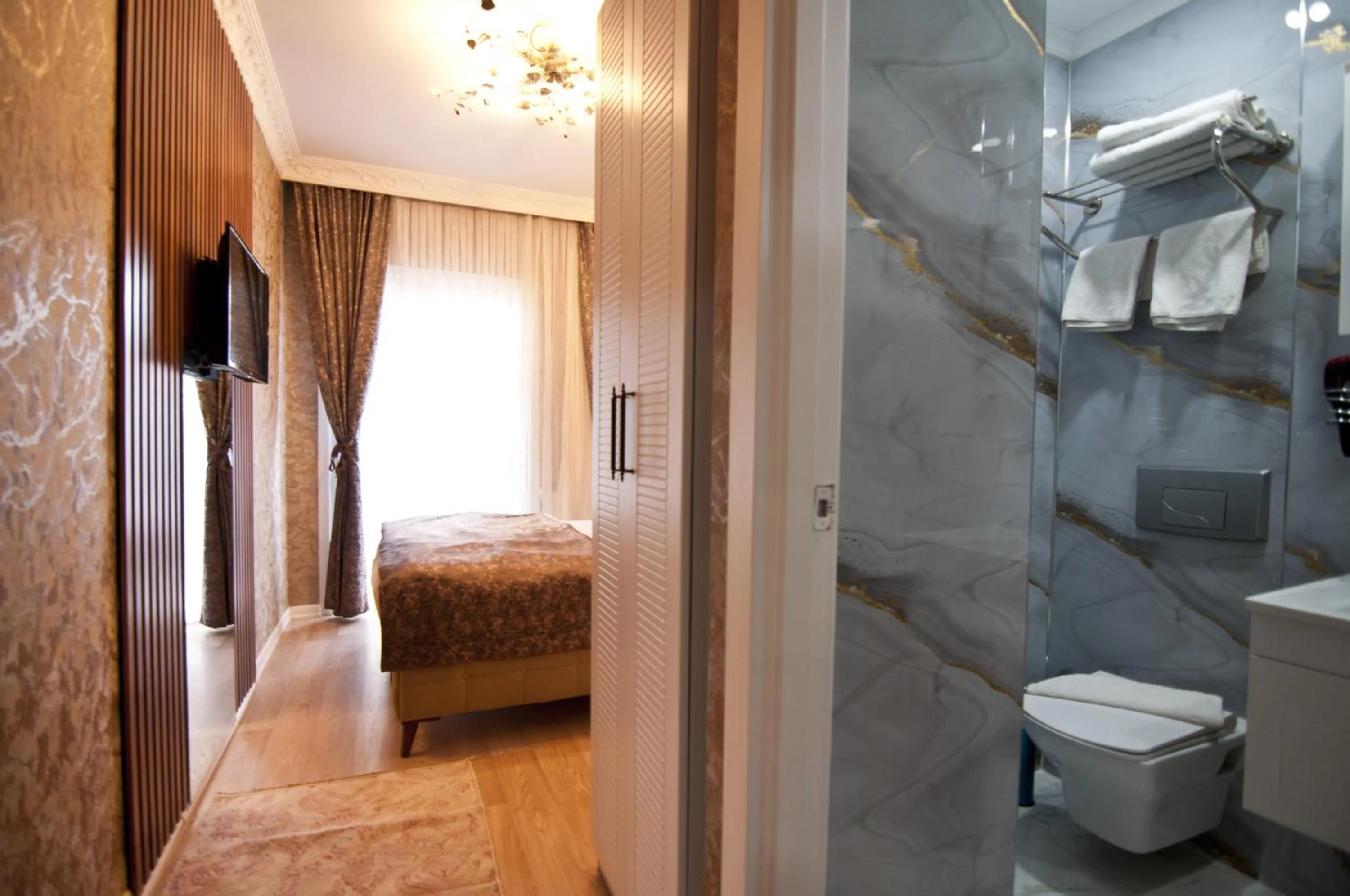 Bed in Hotel Broken Column