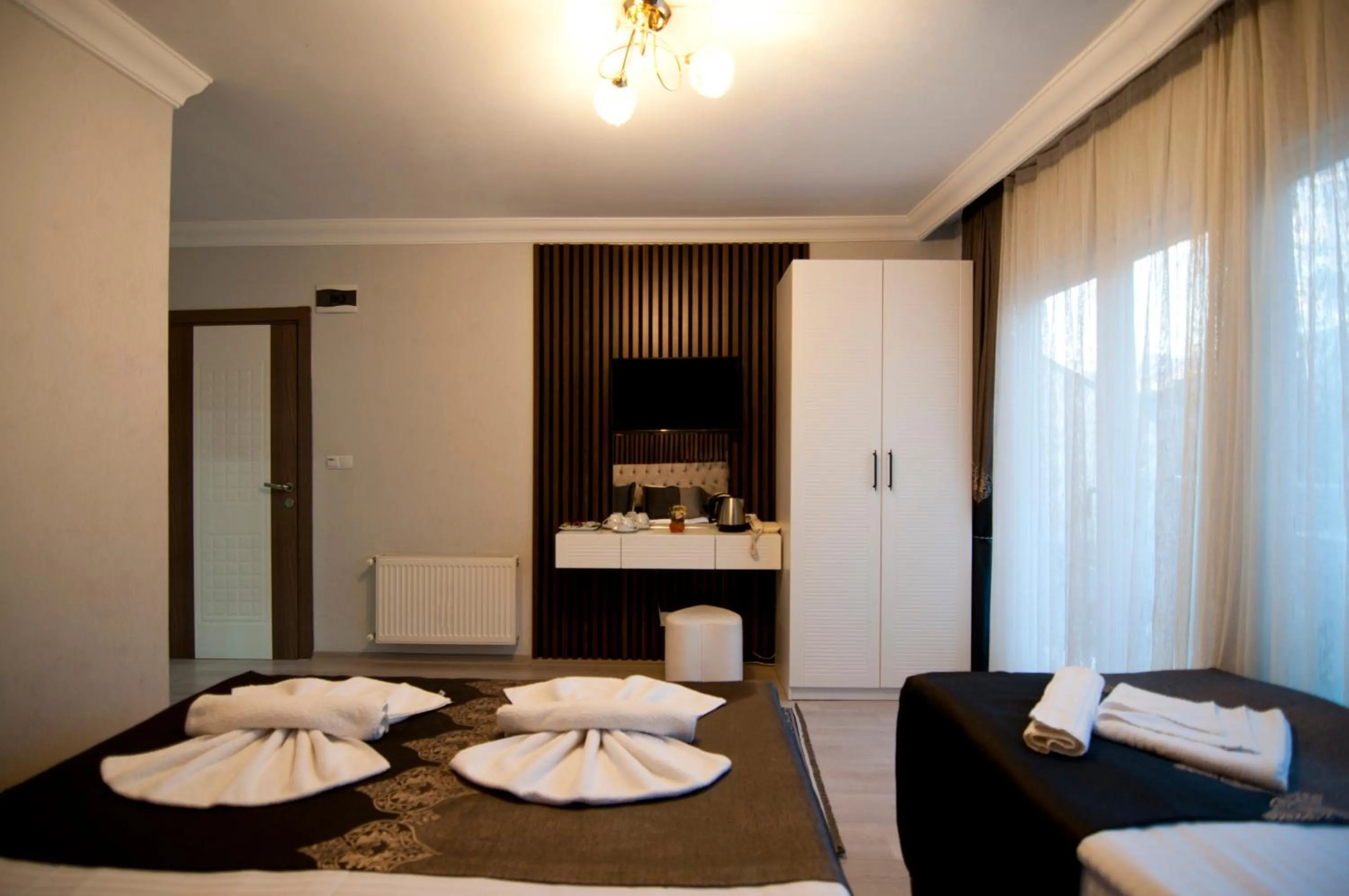 Photo of the whole room in Hotel Broken Column