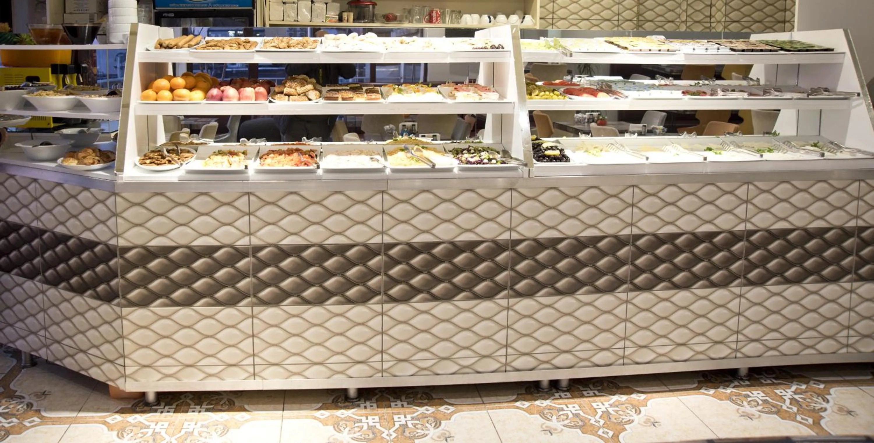 Restaurant/places to eat in Hotel Broken Column