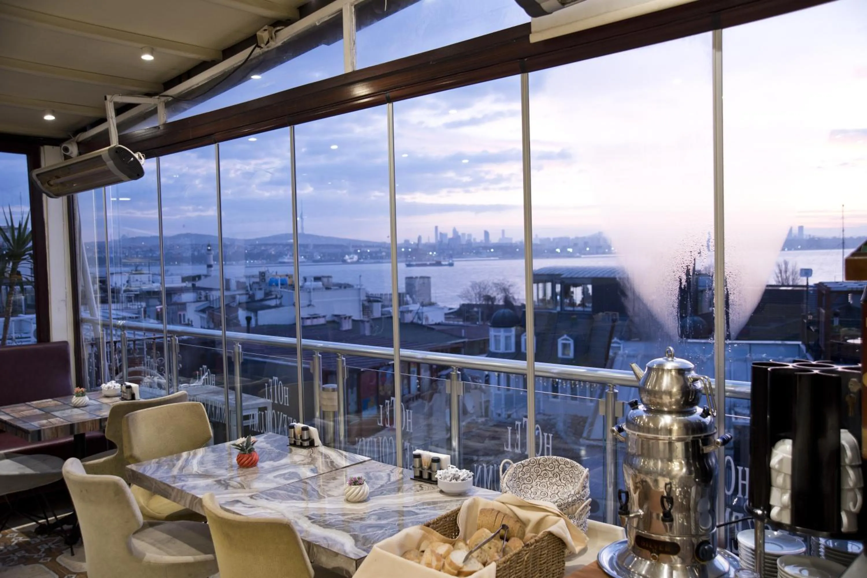 Breakfast in Hotel Broken Column