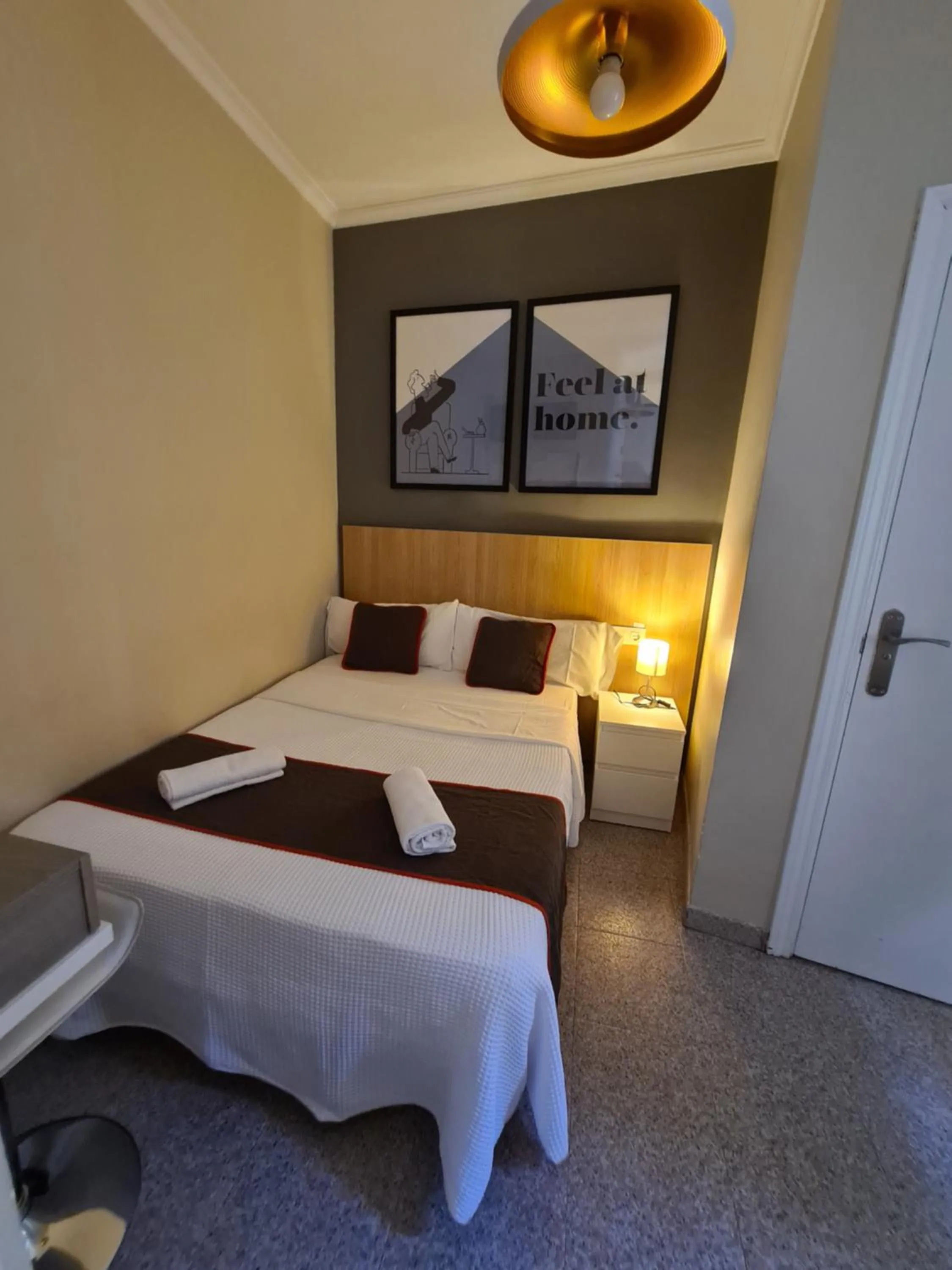 Photo of the whole room, Bed in CH Las Murallas