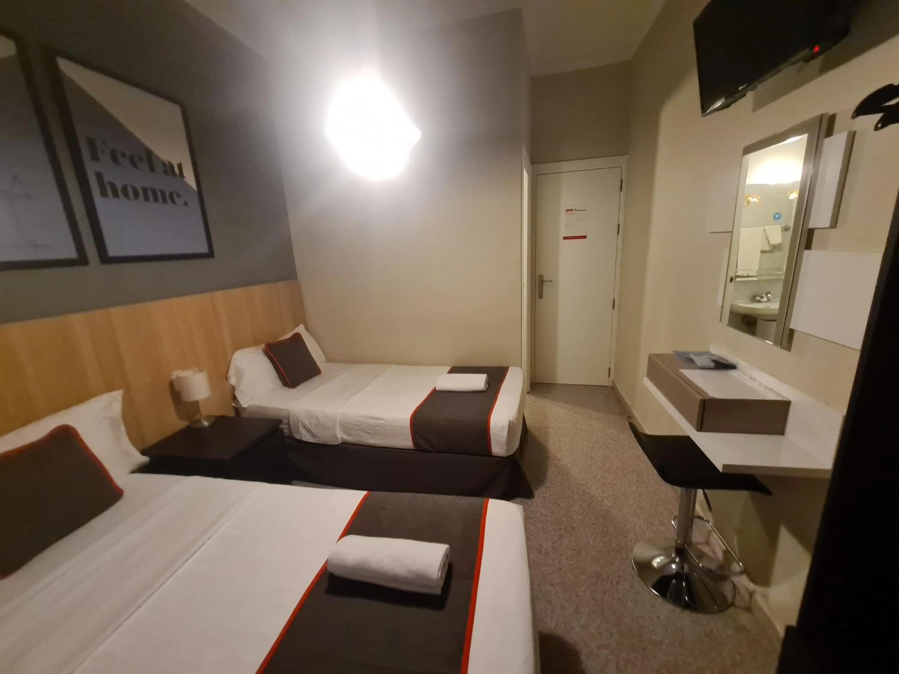 Photo of the whole room, Bed in CH Las Murallas