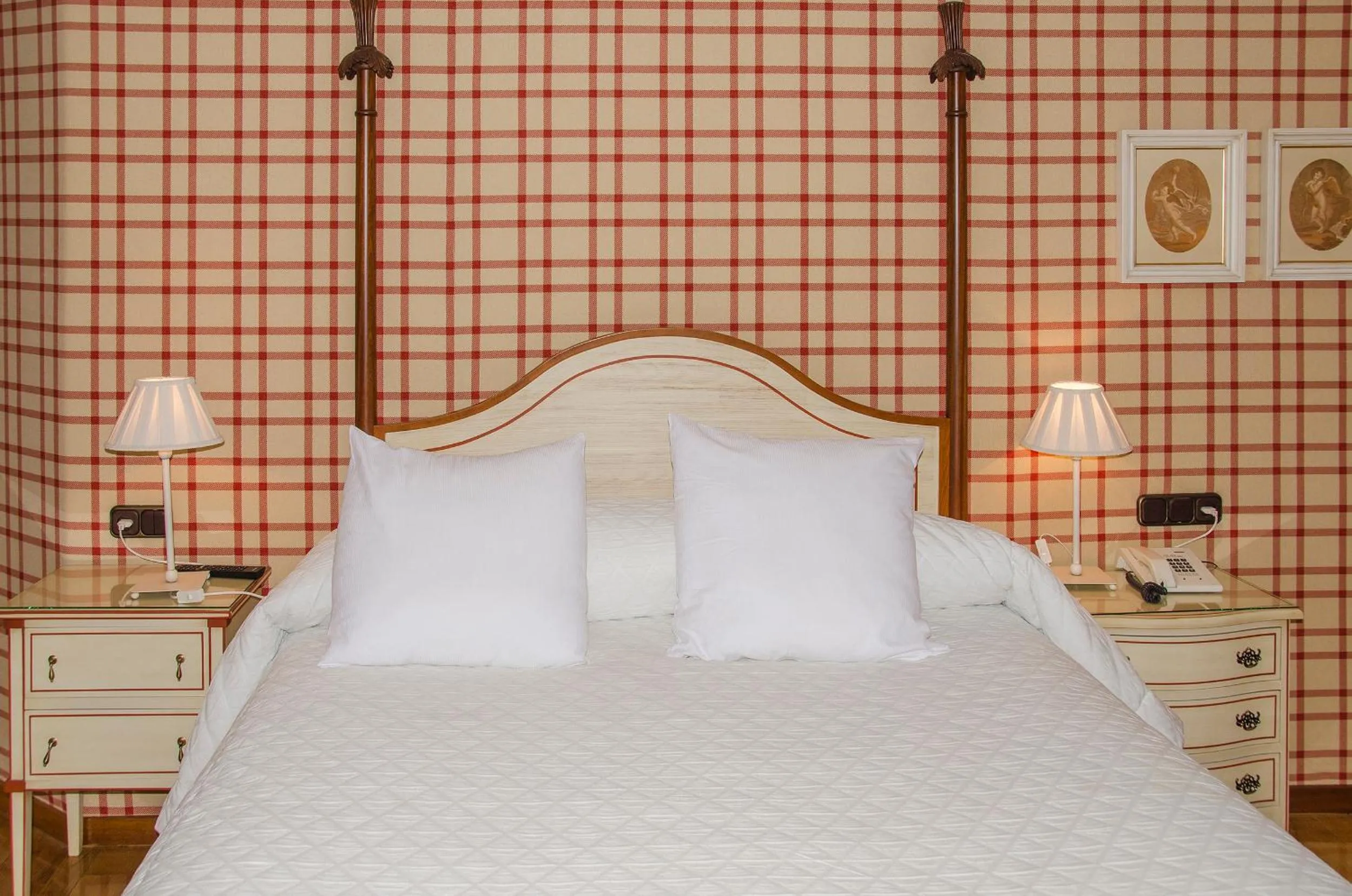 Decorative detail, Bed in Hotel Presa