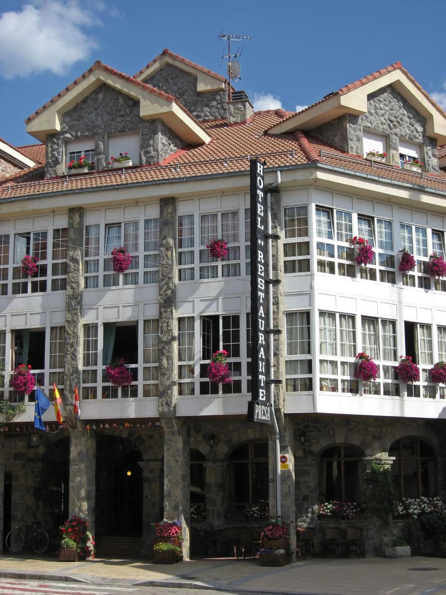Facade/entrance in Hotel Presa
