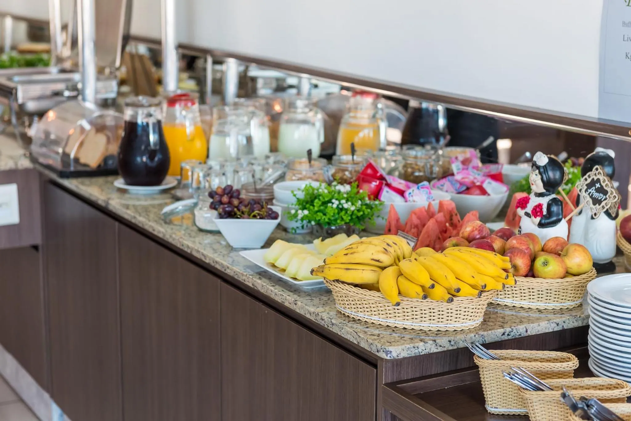 Buffet breakfast in Hotel D'Nápoles