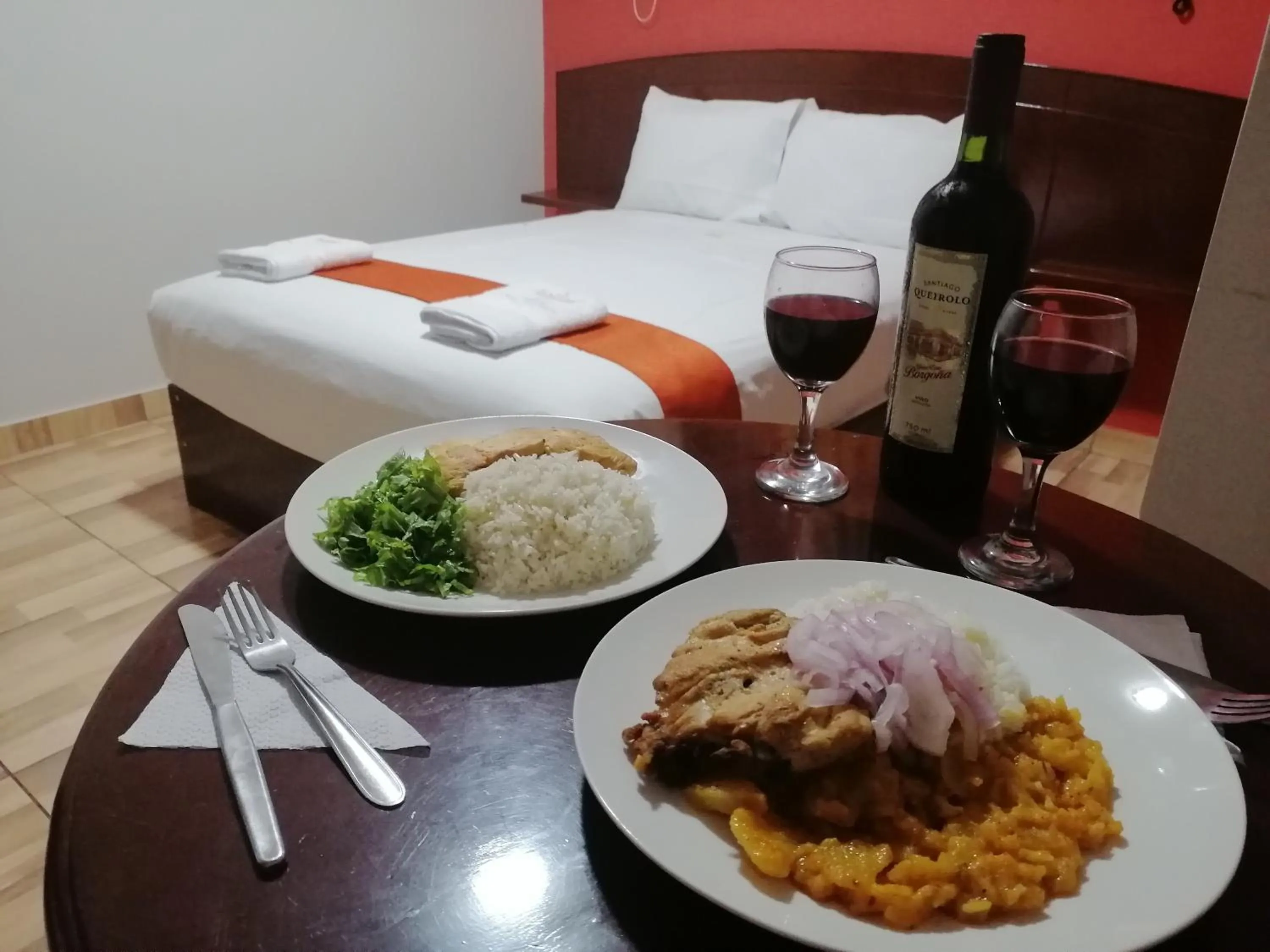 Restaurant/places to eat, Bed in Hotel Real Chimbote
