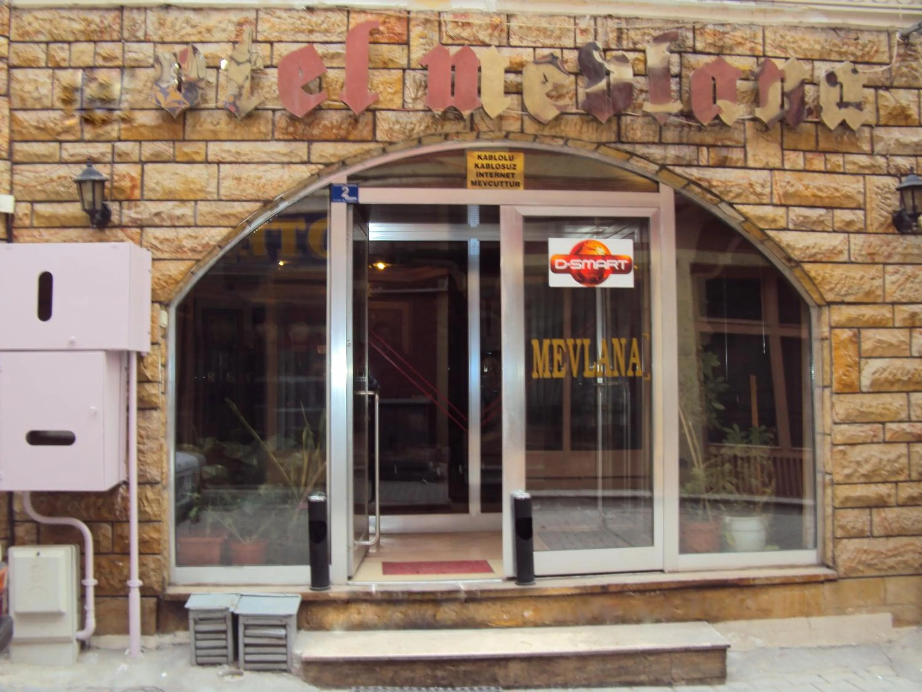 Facade/entrance in Mevlana Hotel