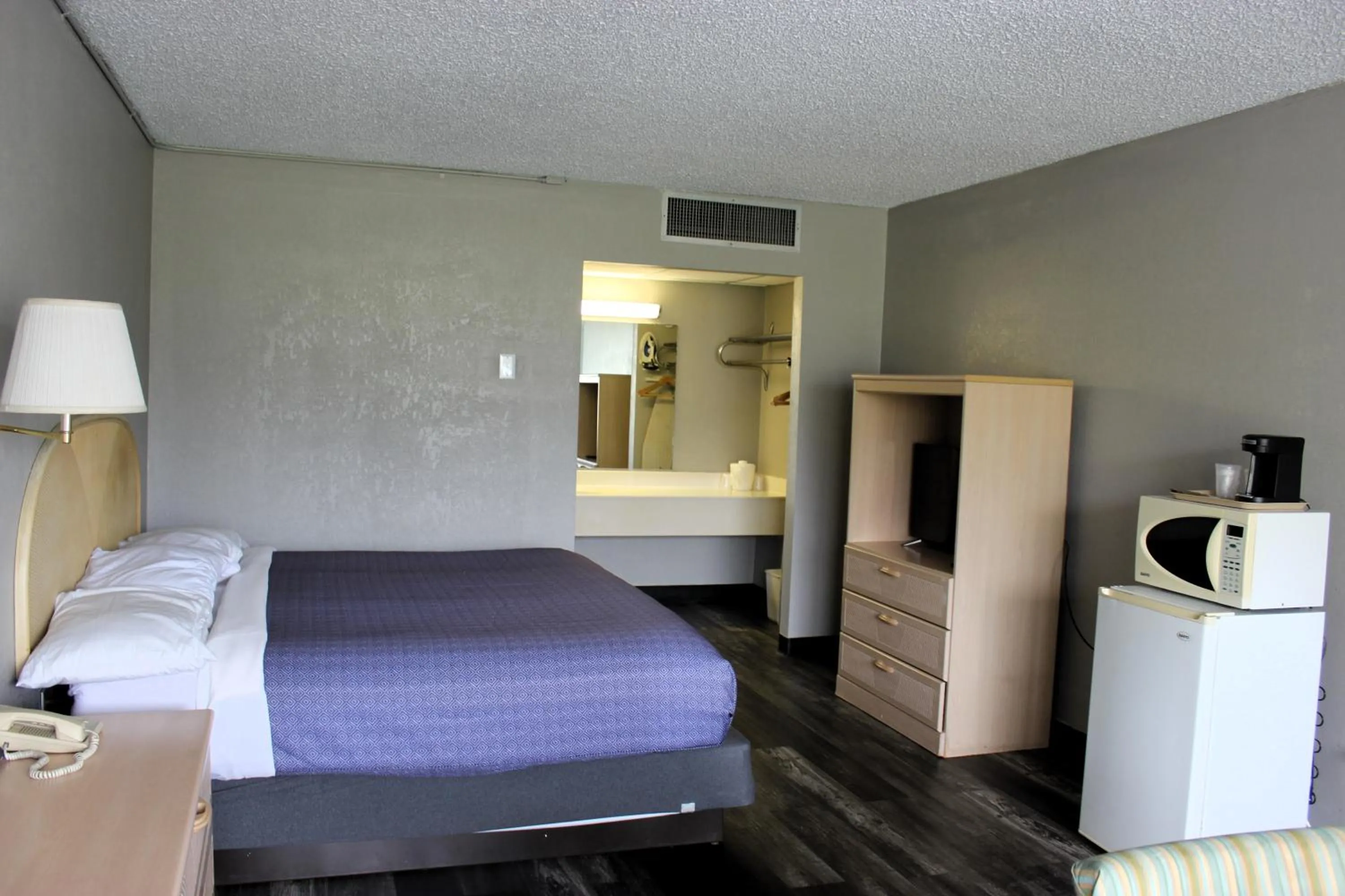 Bed in Hospitality House Union City I 69 US 51, TN