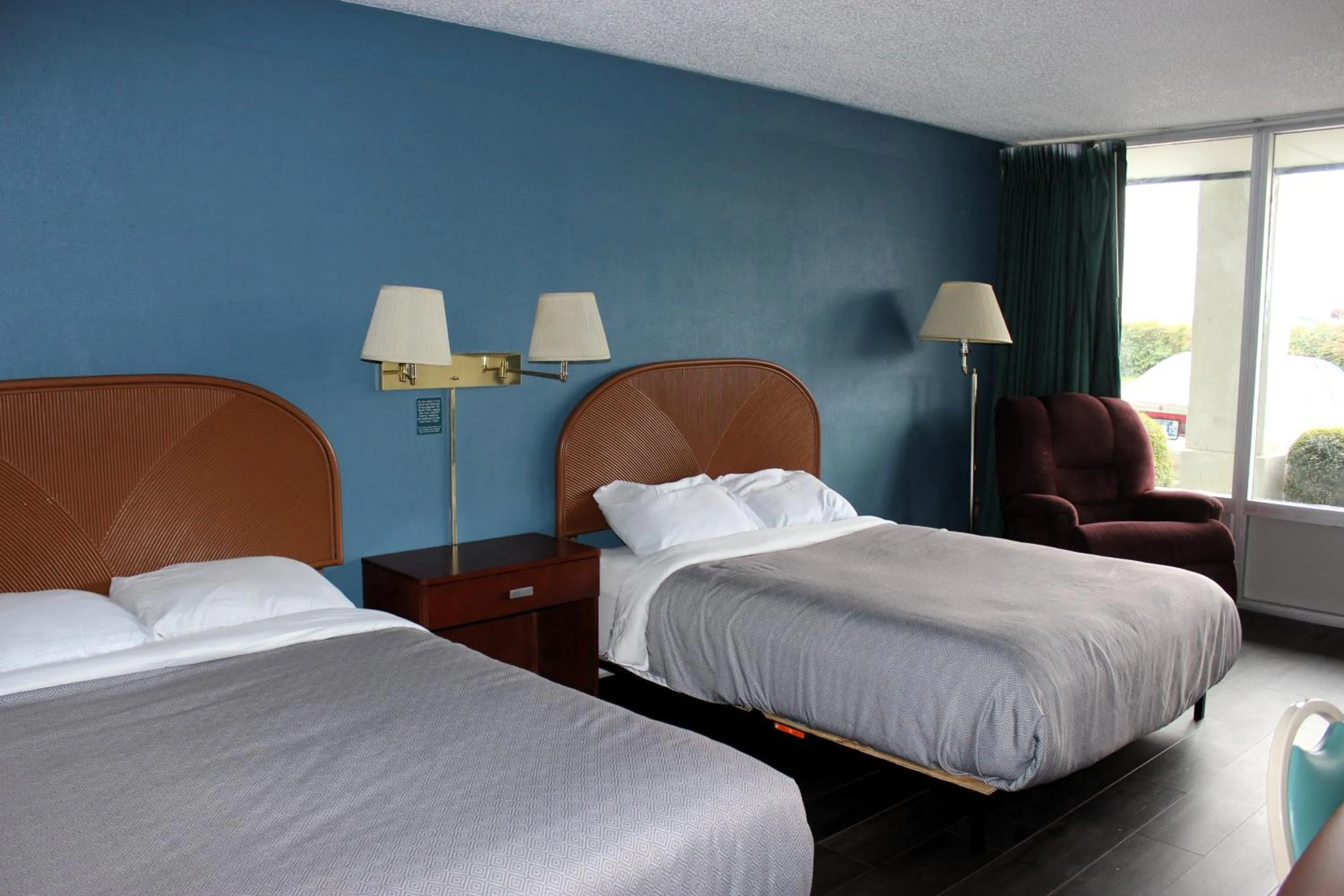 Photo of the whole room, Bed in Hospitality House Union City I 69 US 51, TN