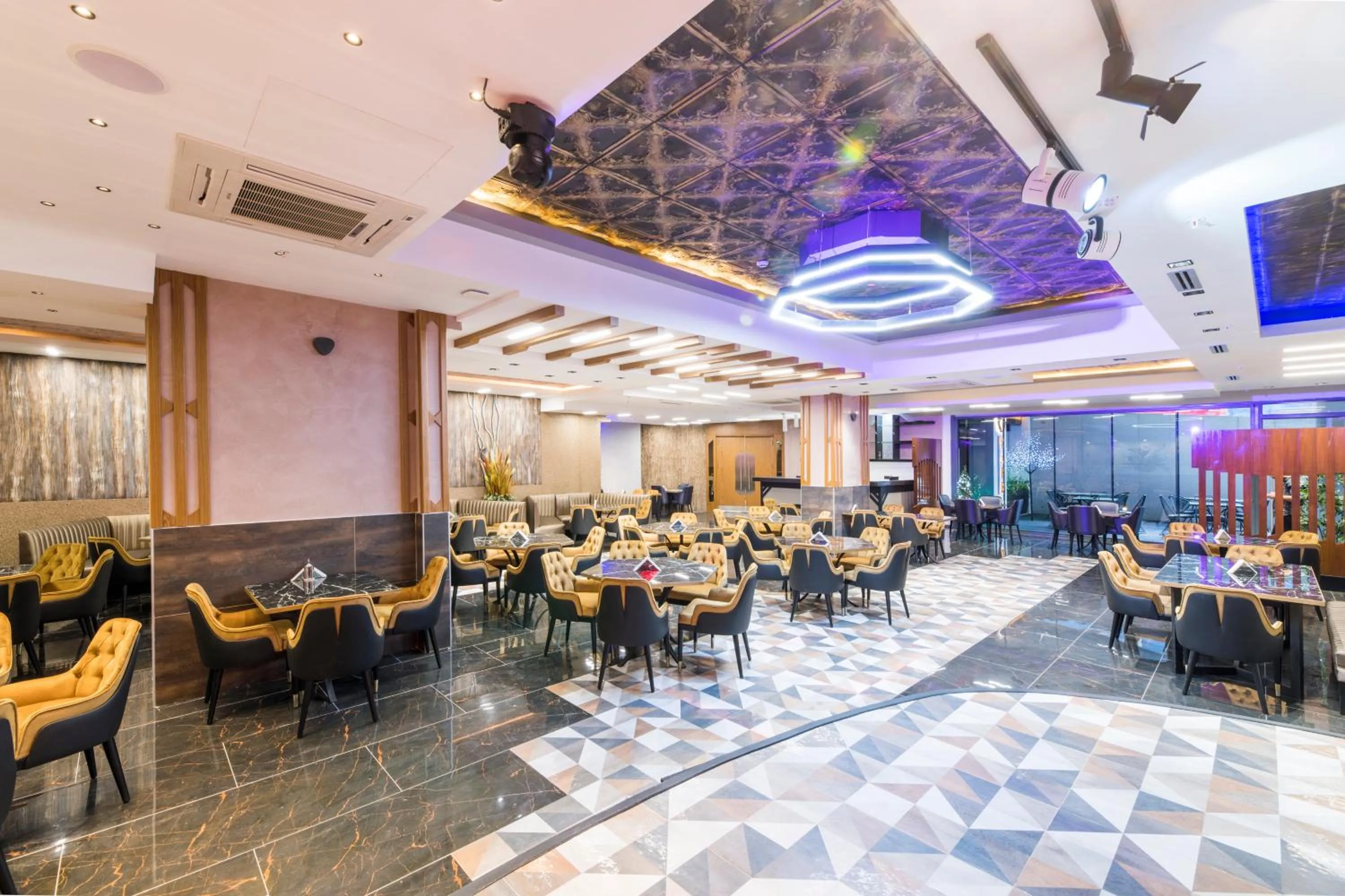 Restaurant/places to eat in Classy Suite Taksim