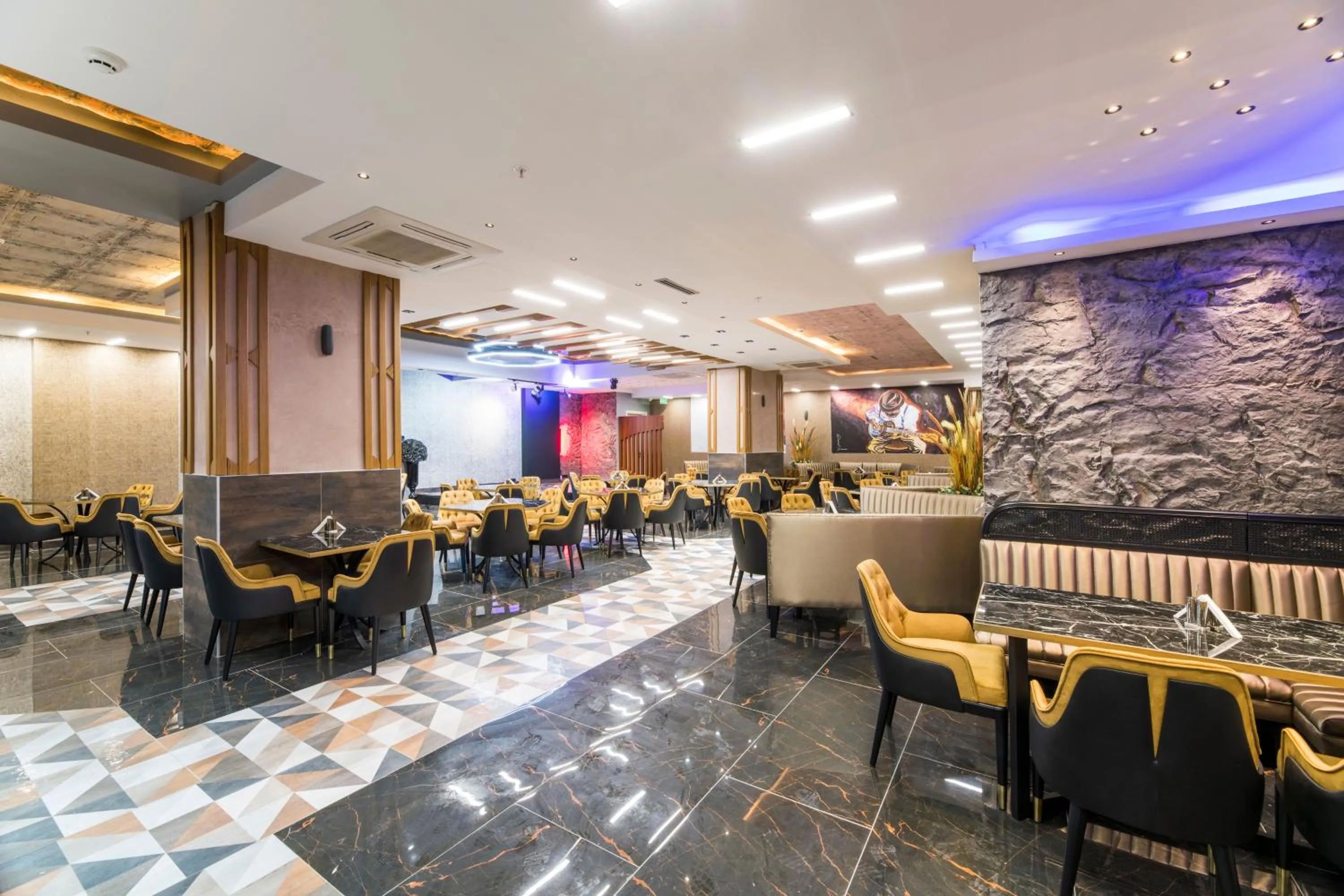 Restaurant/places to eat in Classy Suite Taksim