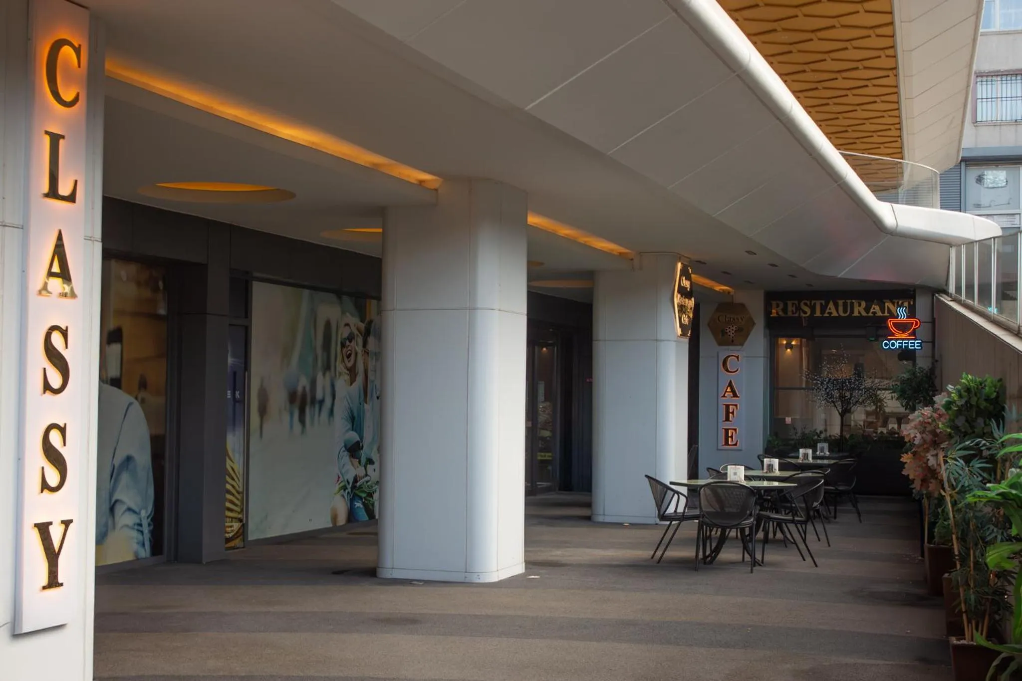 Restaurant/places to eat in Classy Suite Taksim