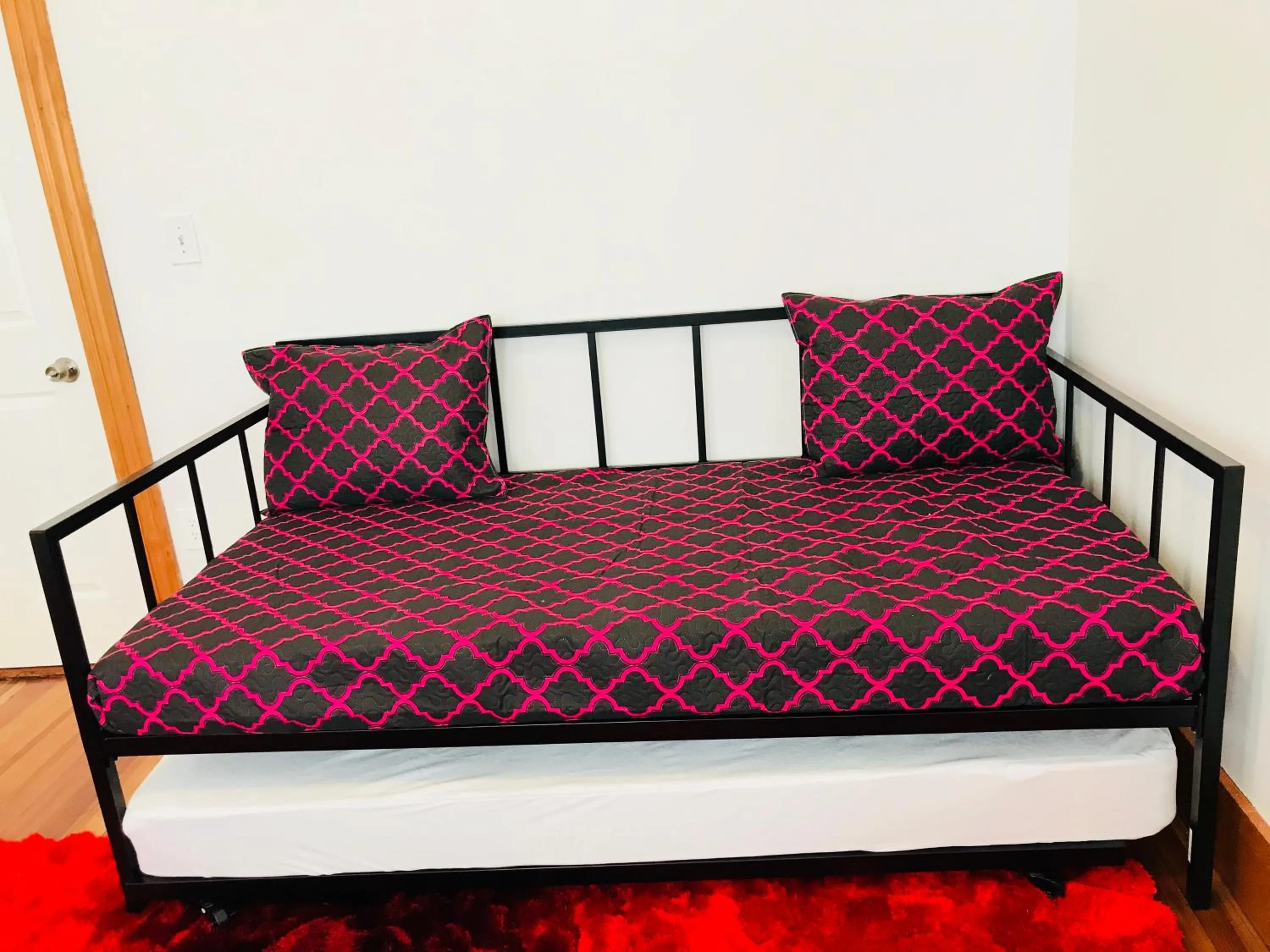 Bed in Boston Lodge and Suites