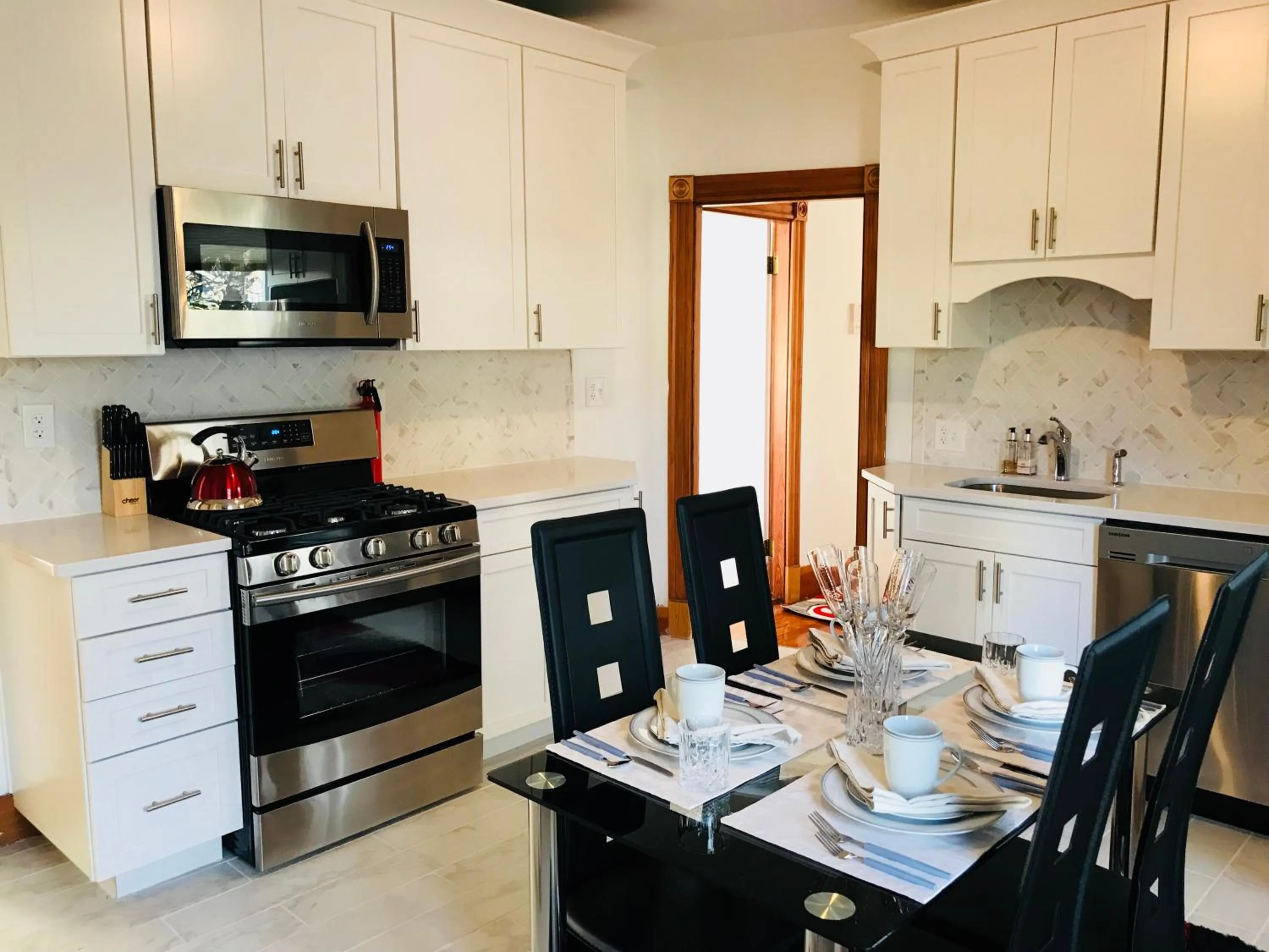 Food and drinks in Boston Lodge and Suites