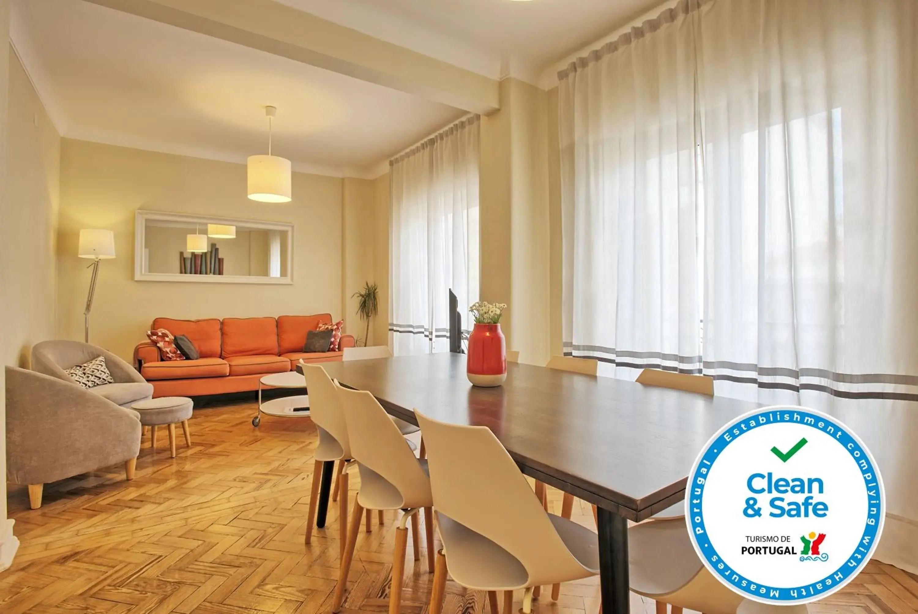 Almirante Top Floor / Almirante Reis Avenue Almirante Top Floor / Almirante Reis Avenue