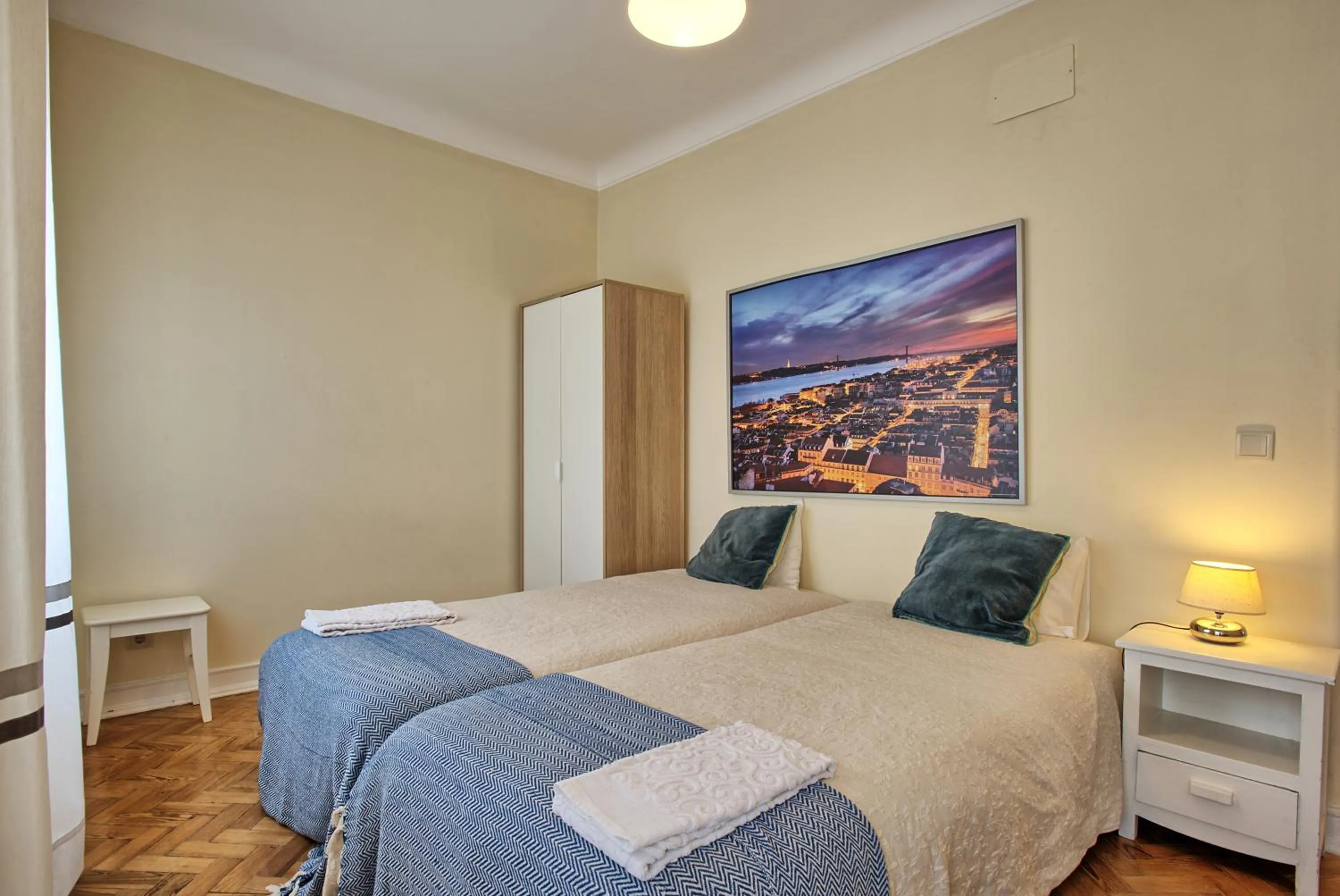 Almirante Top Floor / Almirante Reis Avenue