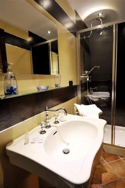 Bathroom in La Disfida Di Barletta