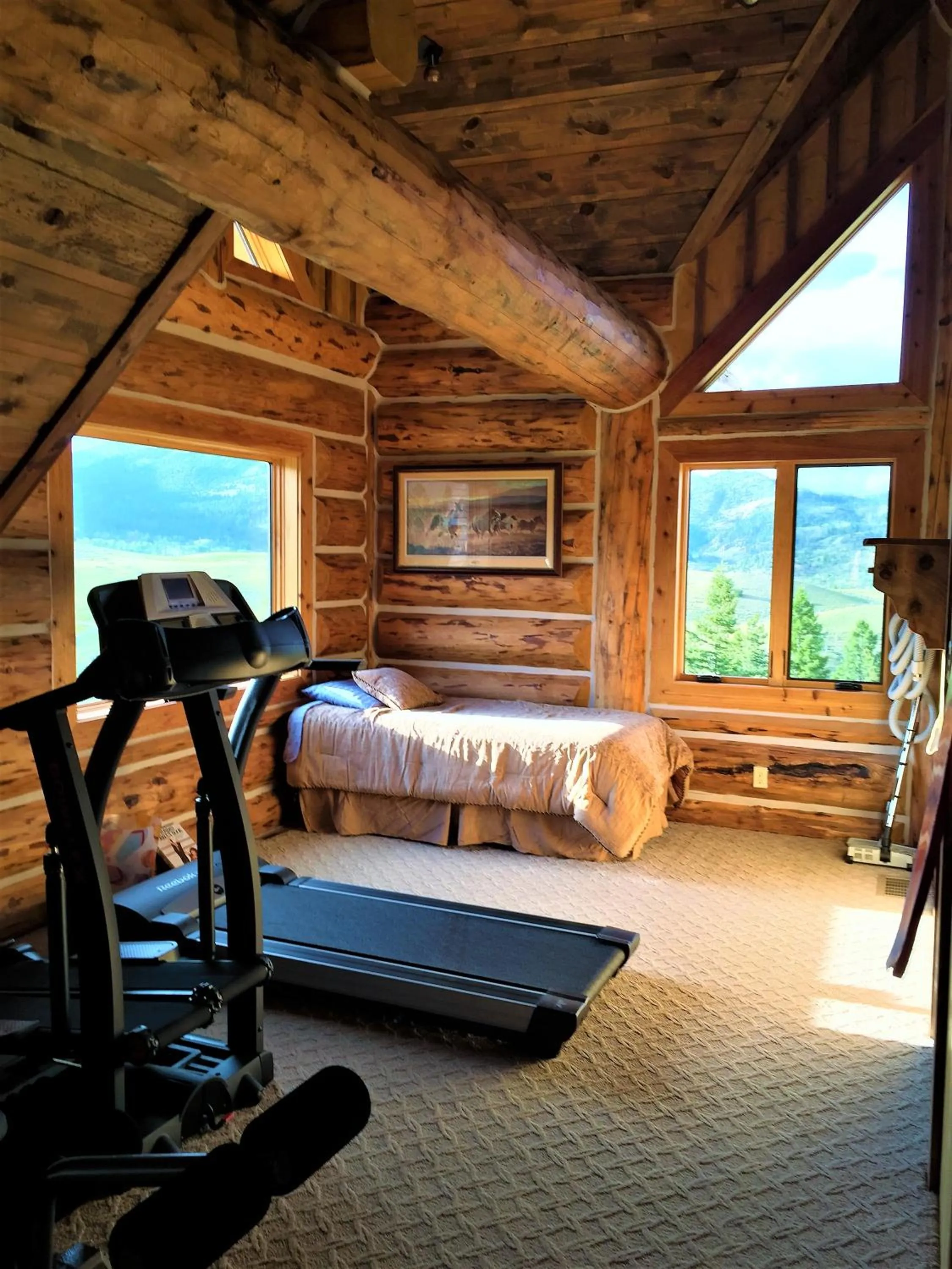 Bed in McDonald's Ranch Lodge