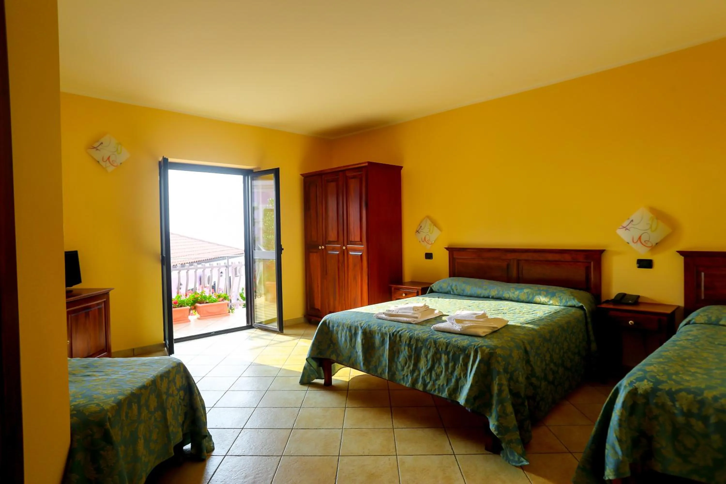 View (from property/room), Bed in Villaggio Hotel Lido San Giuseppe