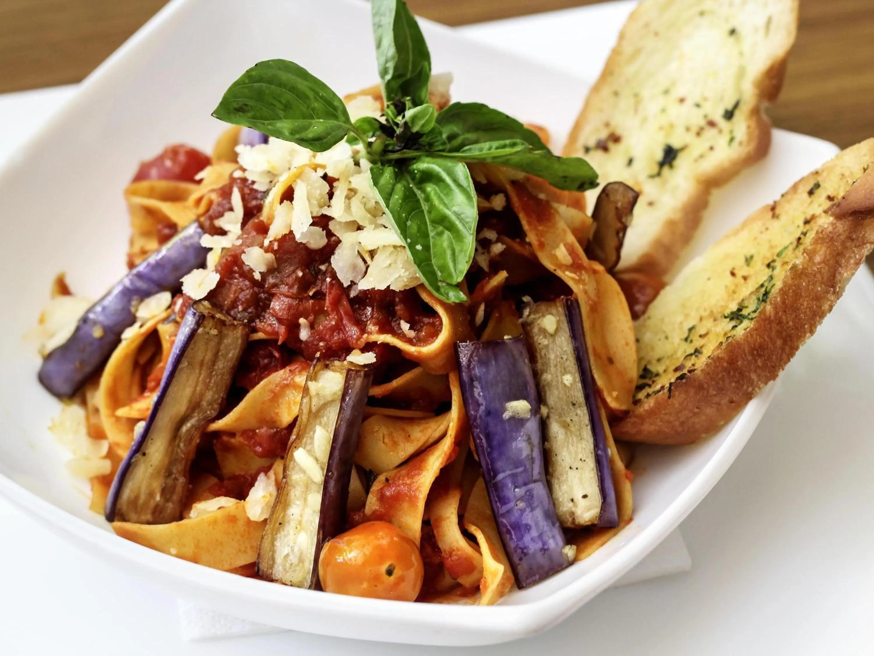 Restaurant/places to eat in Novotel Bali Nusa Dua