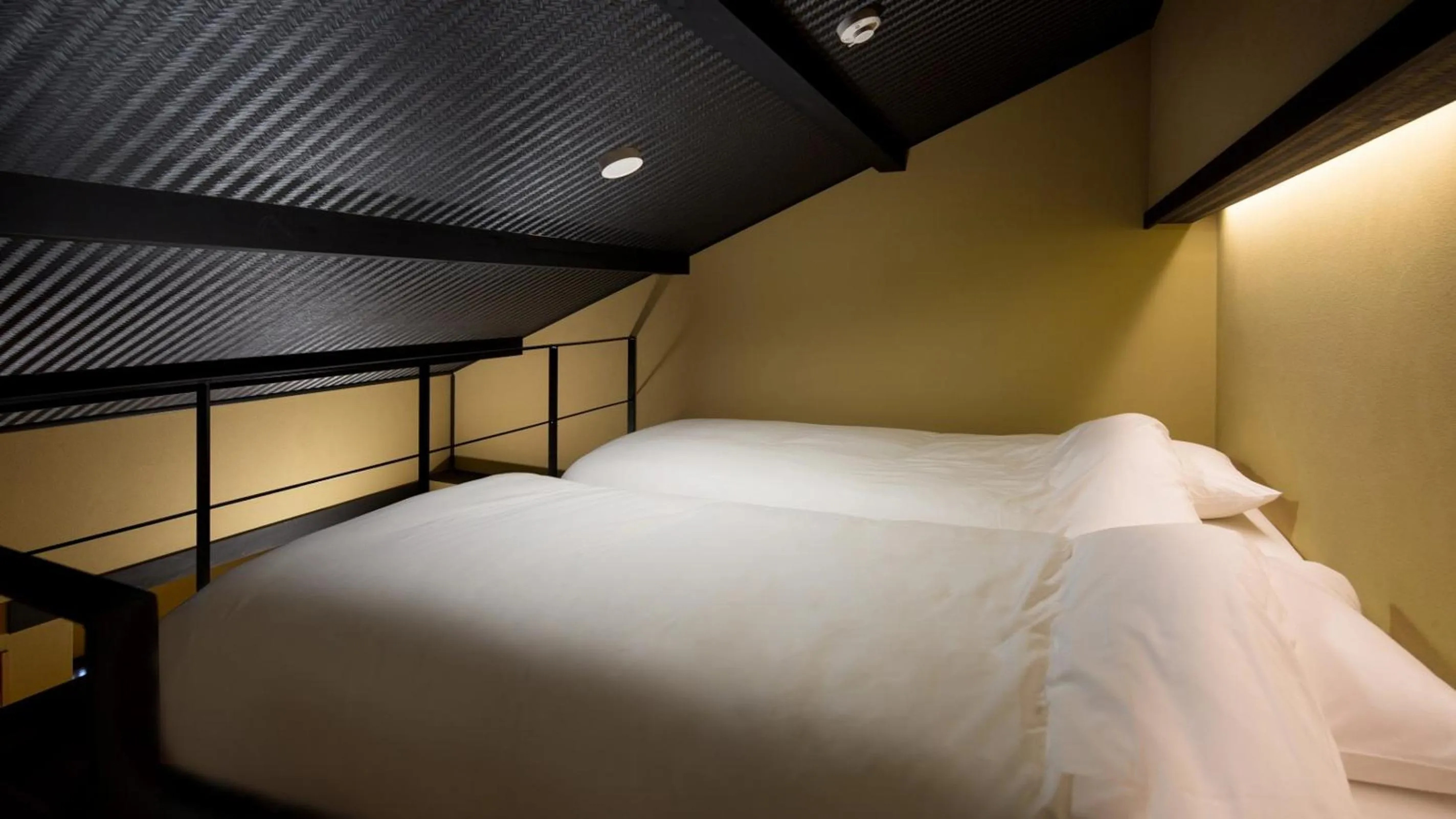 Bed in Tsumugi Hachijo Muromachi