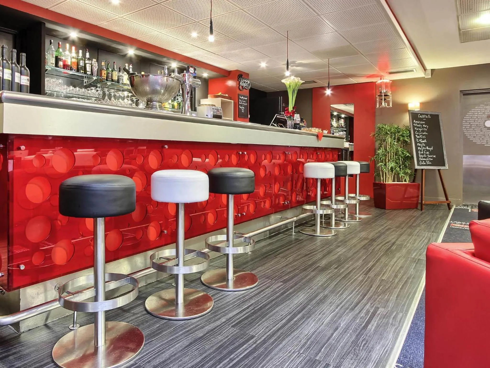 Lounge or bar in ibis Styles Paris Roissy-CDG