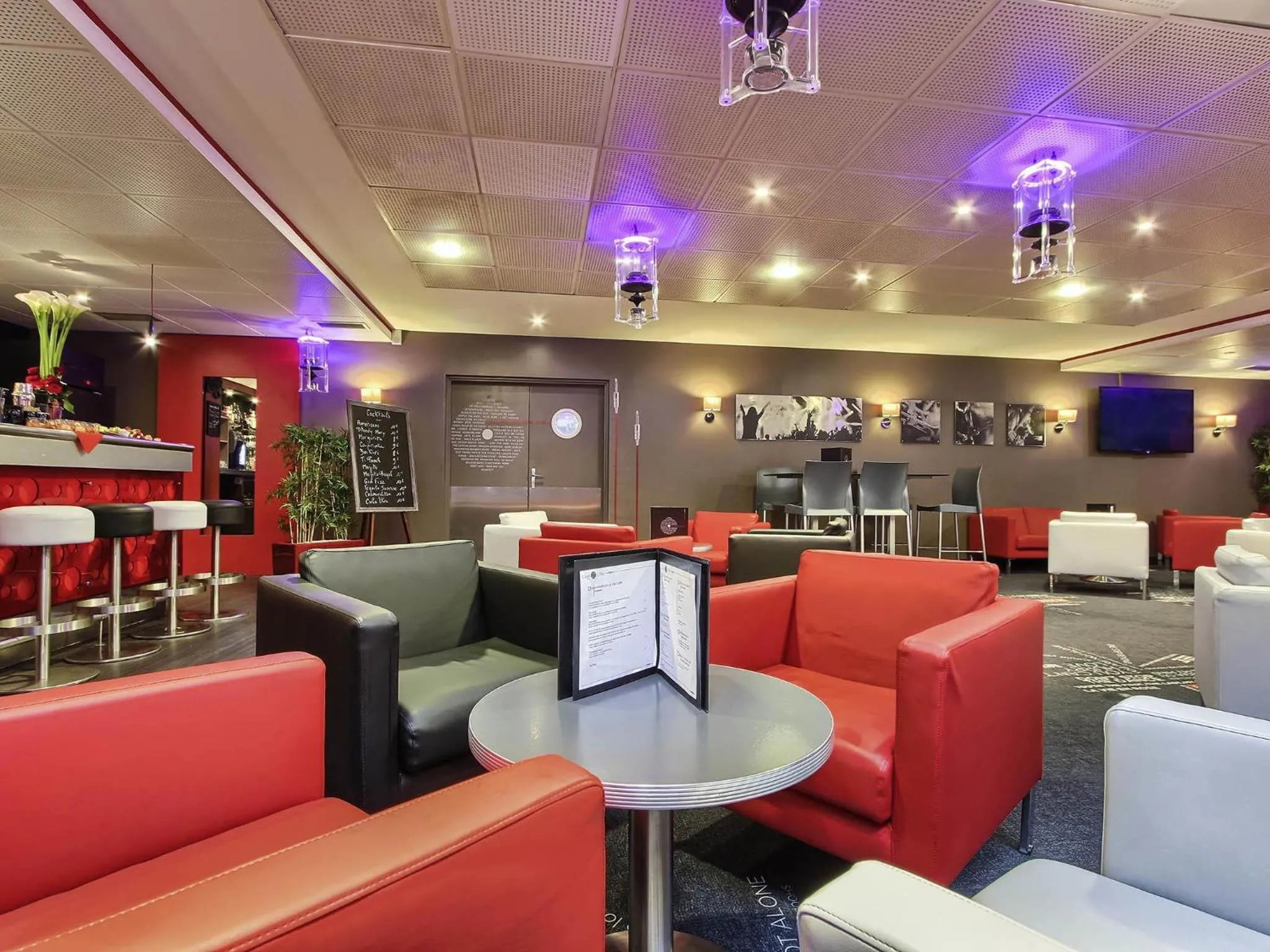 Lounge or bar in ibis Styles Paris Roissy-CDG