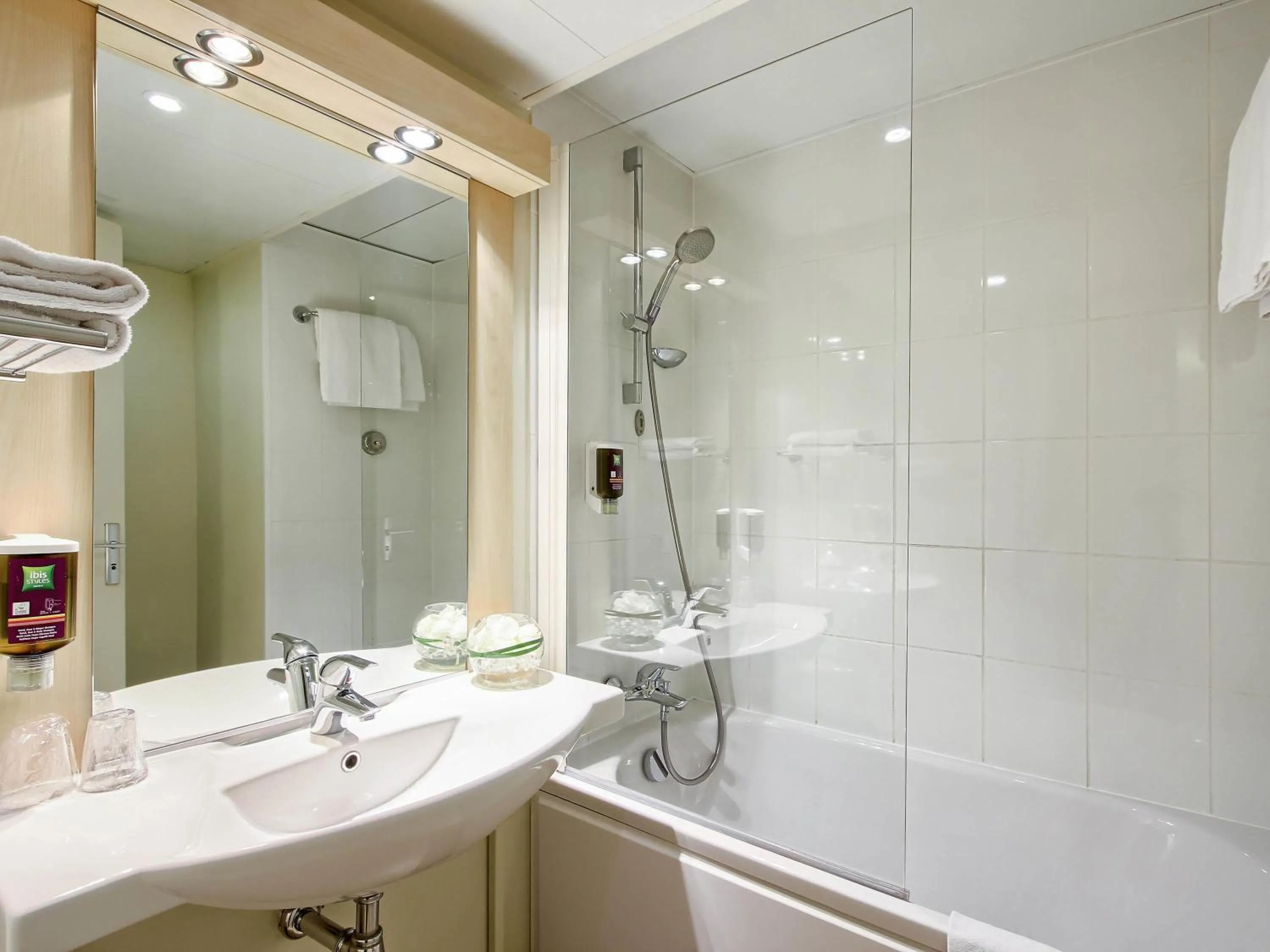 Bedroom in ibis Styles Paris Roissy-CDG