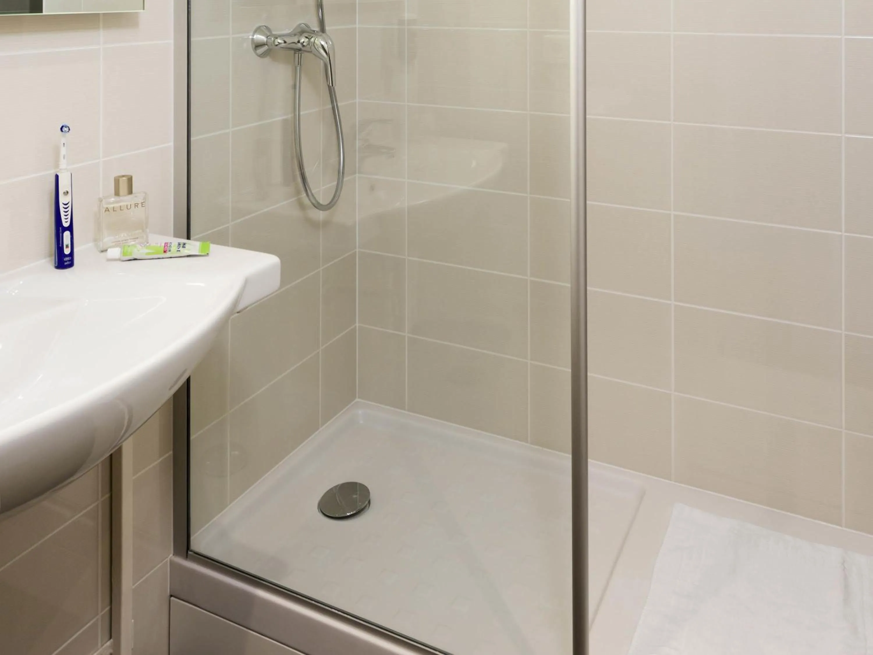 Bedroom in ibis Styles Paris Roissy-CDG