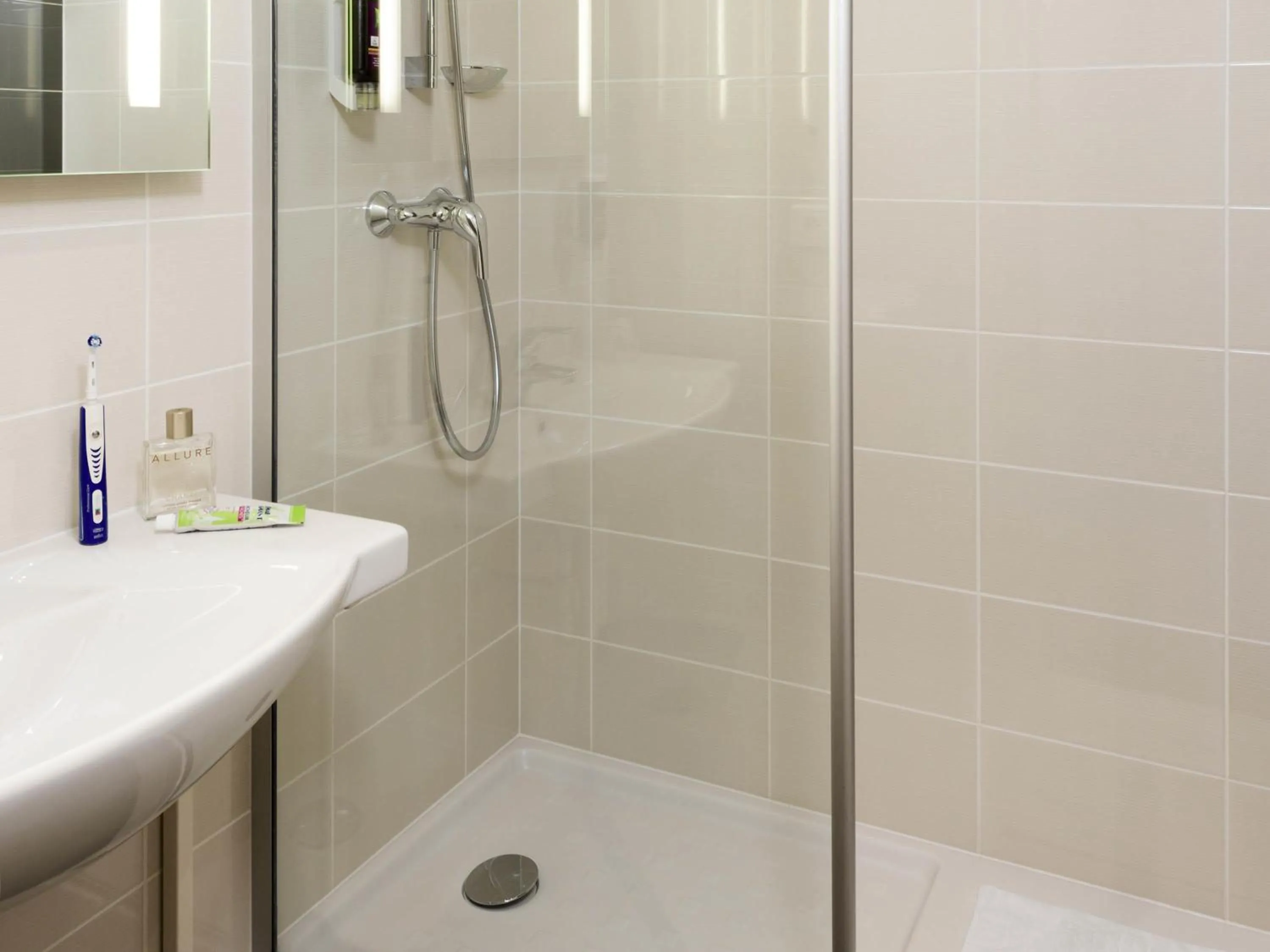 Bedroom in ibis Styles Paris Roissy-CDG