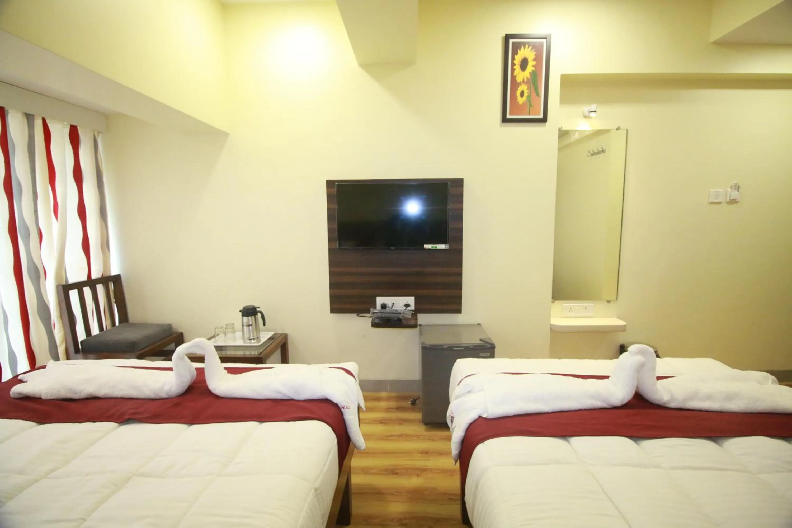 TV and multimedia, Bed in Hotel Alfa International Near Nanavati Hospital Mumbai Near Airport Mumbai Near Juhu Beach