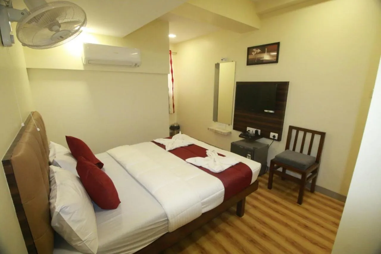 Bed in Hotel Alfa International Near Nanavati Hospital Mumbai Near Airport Mumbai Near Juhu Beach