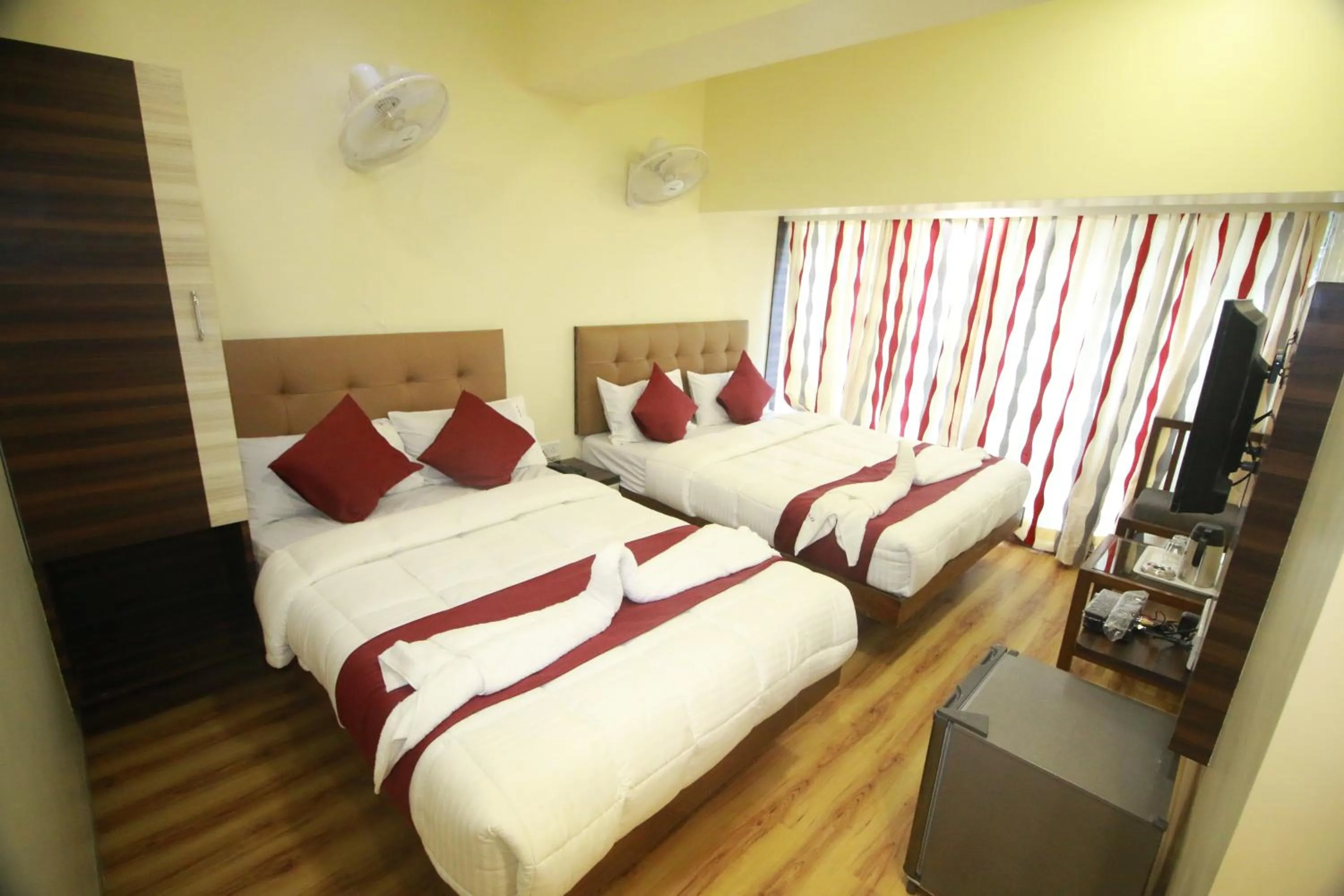 TV and multimedia, Bed in Hotel Alfa International Near Nanavati Hospital Mumbai Near Airport Mumbai Near Juhu Beach