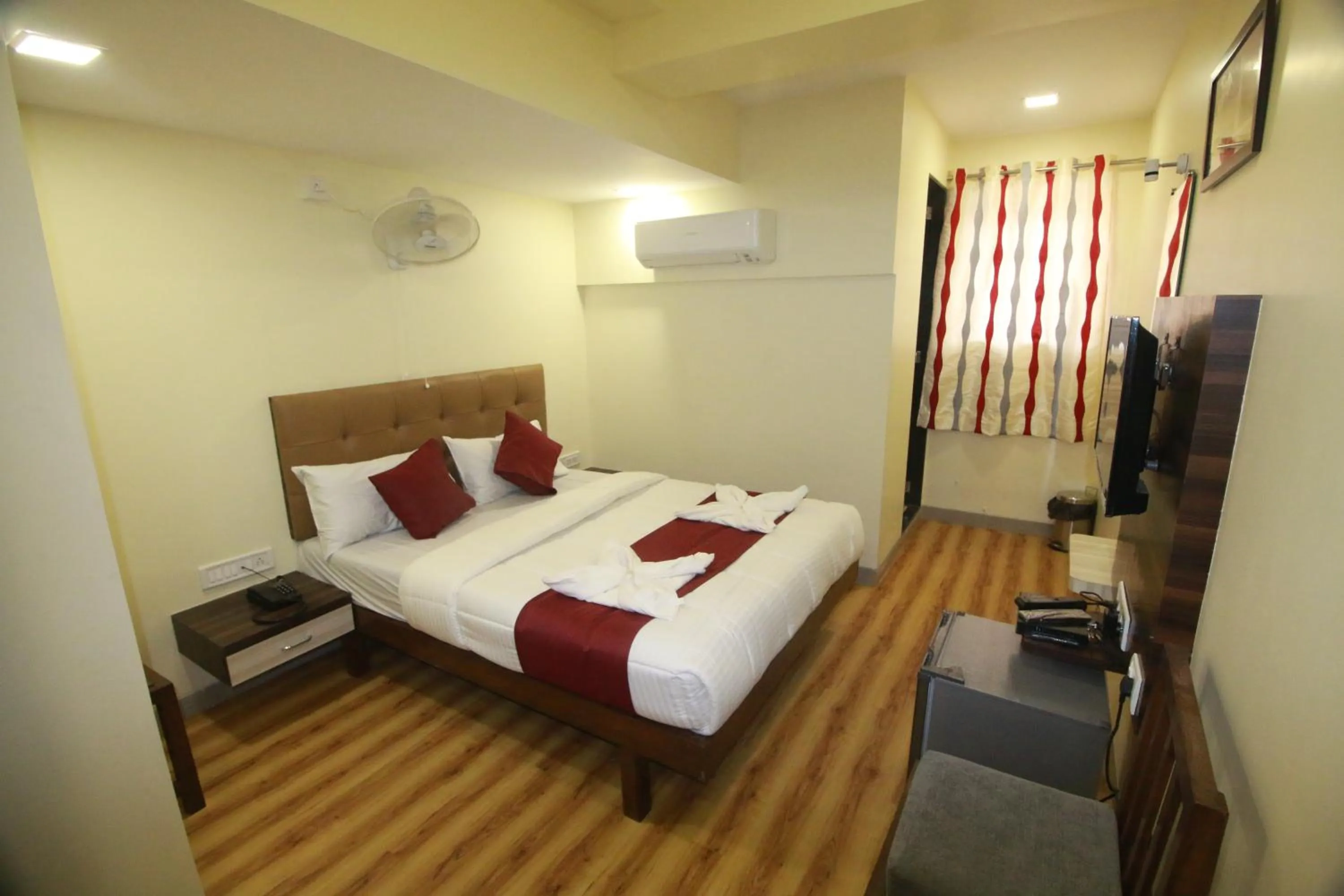 TV and multimedia, Bed in Hotel Alfa International Near Nanavati Hospital Mumbai Near Airport Mumbai Near Juhu Beach